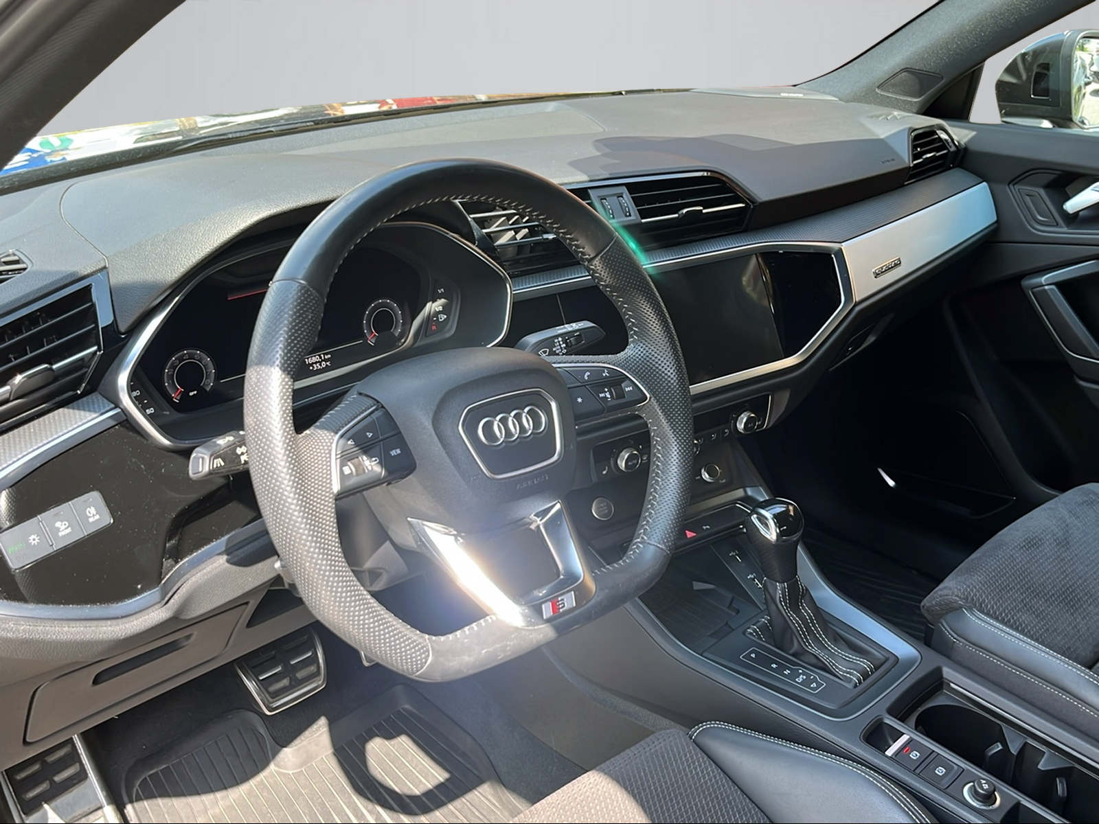 AUDI Q3 45 TFSI S line quattro S-tronic-image-5