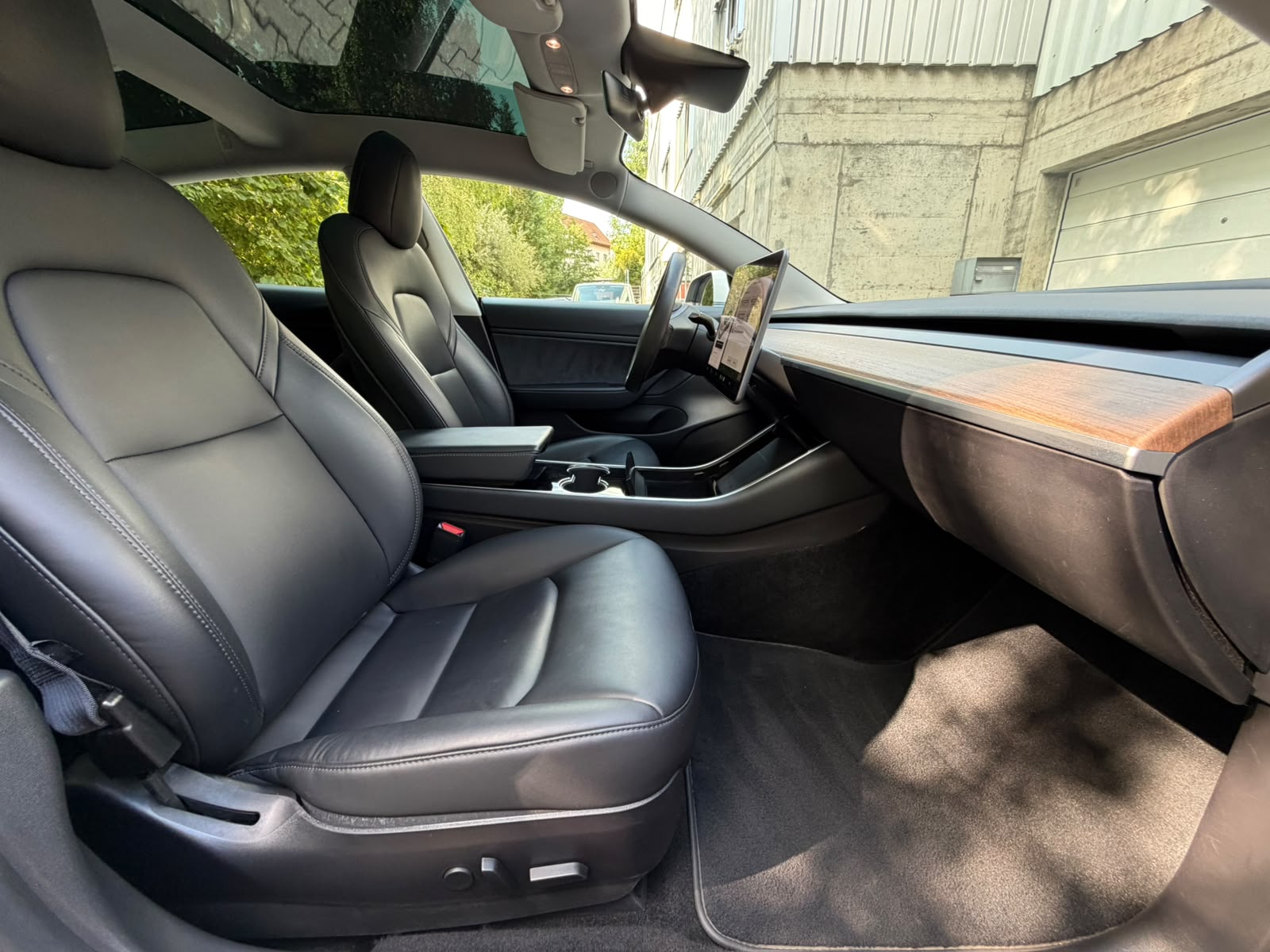 TESLA Model 3 Long Range Dual Motor AWD-image-15