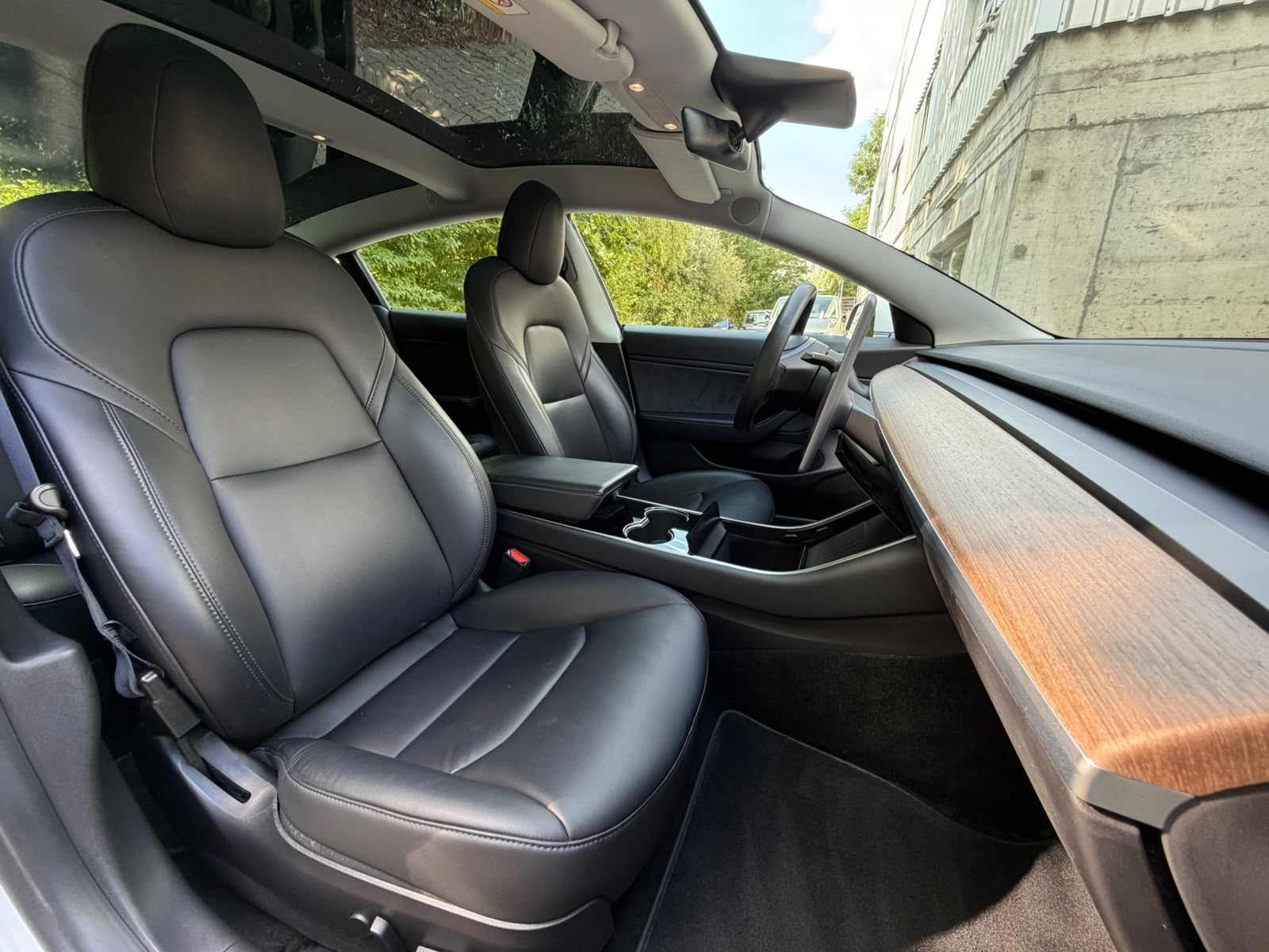 TESLA Model 3 Long Range Dual Motor AWD-image-16