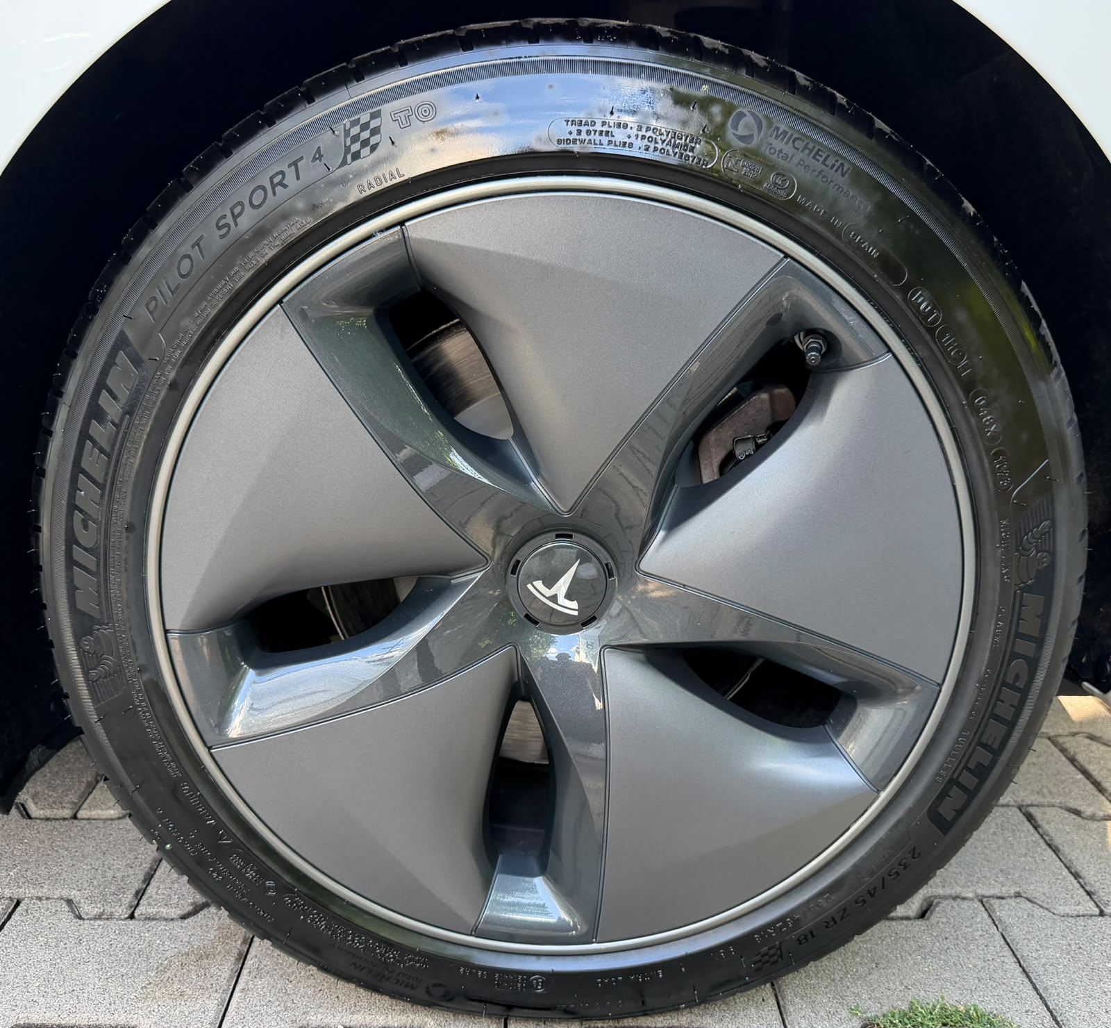TESLA Model 3 Long Range Dual Motor AWD-image-8