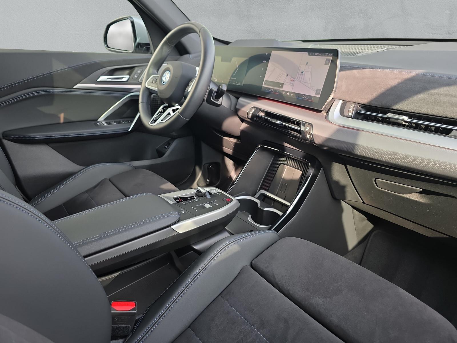 BMW X1 30e xDrive M Sport Pro (CH) AHK ** Spacesilber métallisé ** SoH à 99% **-image-15