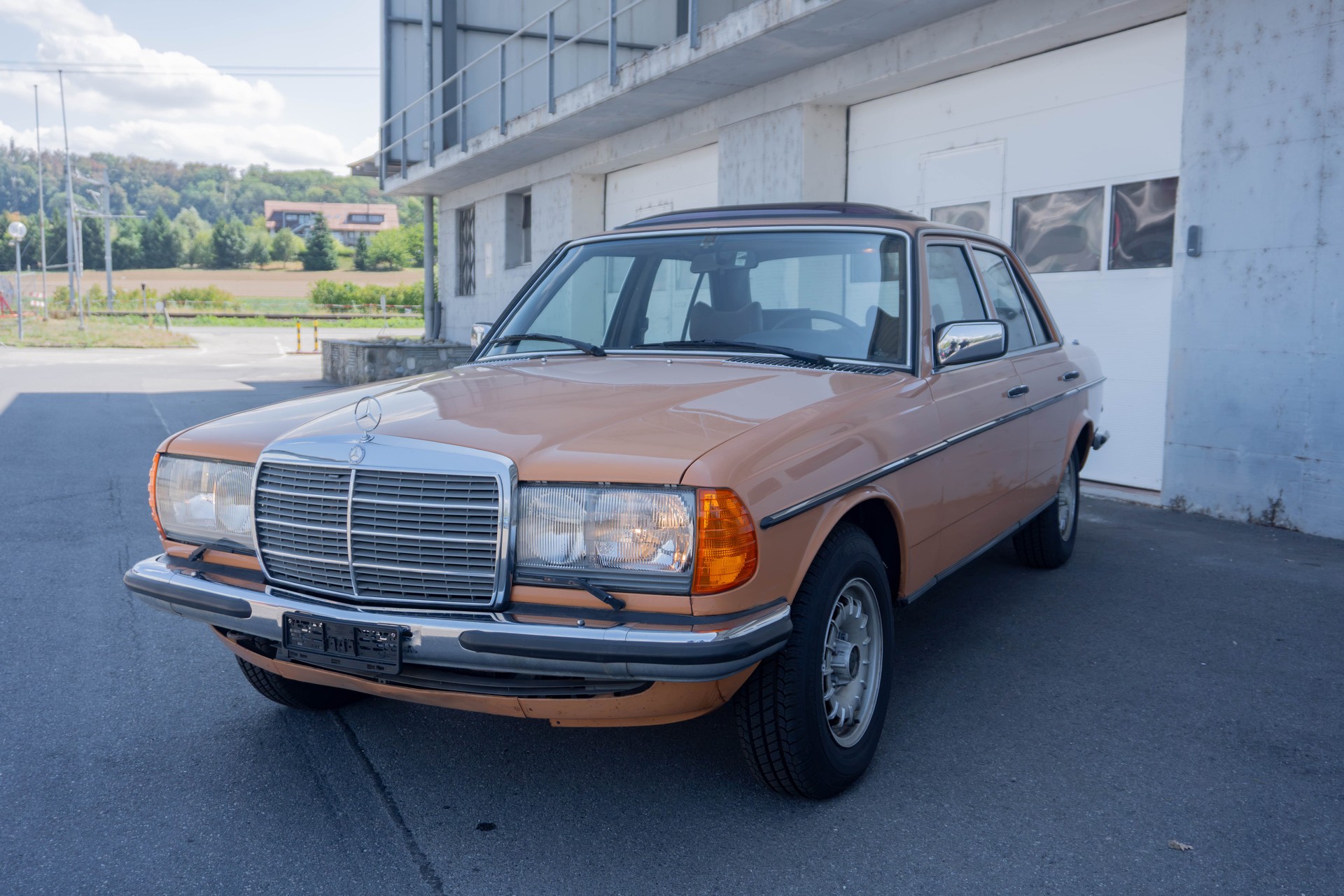 MERCEDES-BENZ 280 E Automatic-image-0