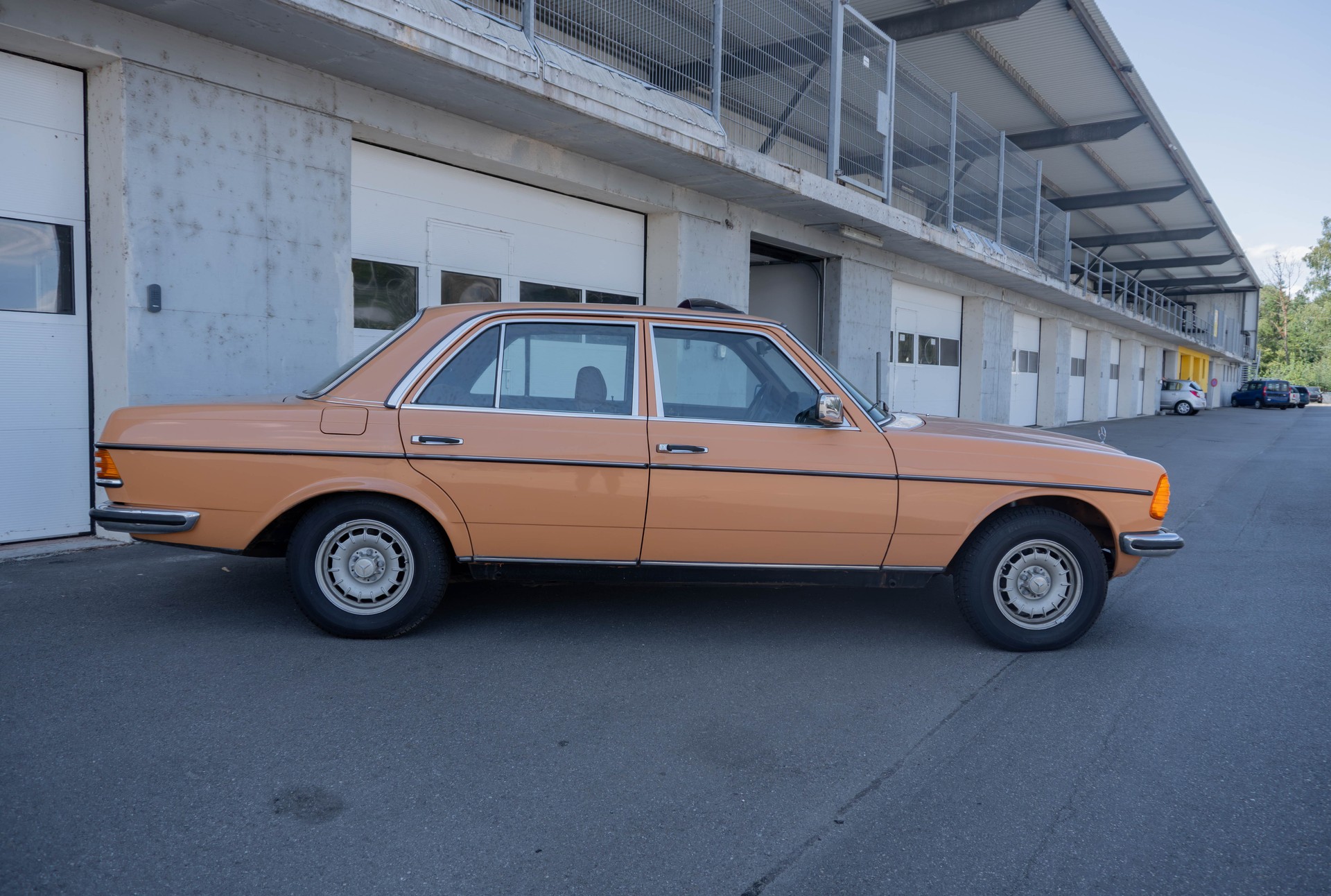 MERCEDES-BENZ 280 E Automatic-image-4