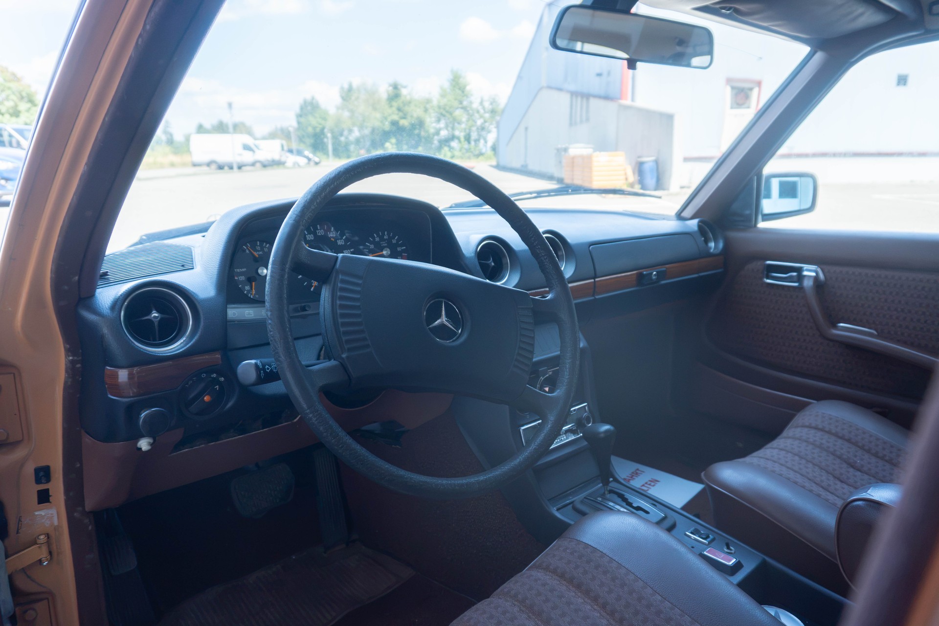 MERCEDES-BENZ 280 E Automatic-image-10