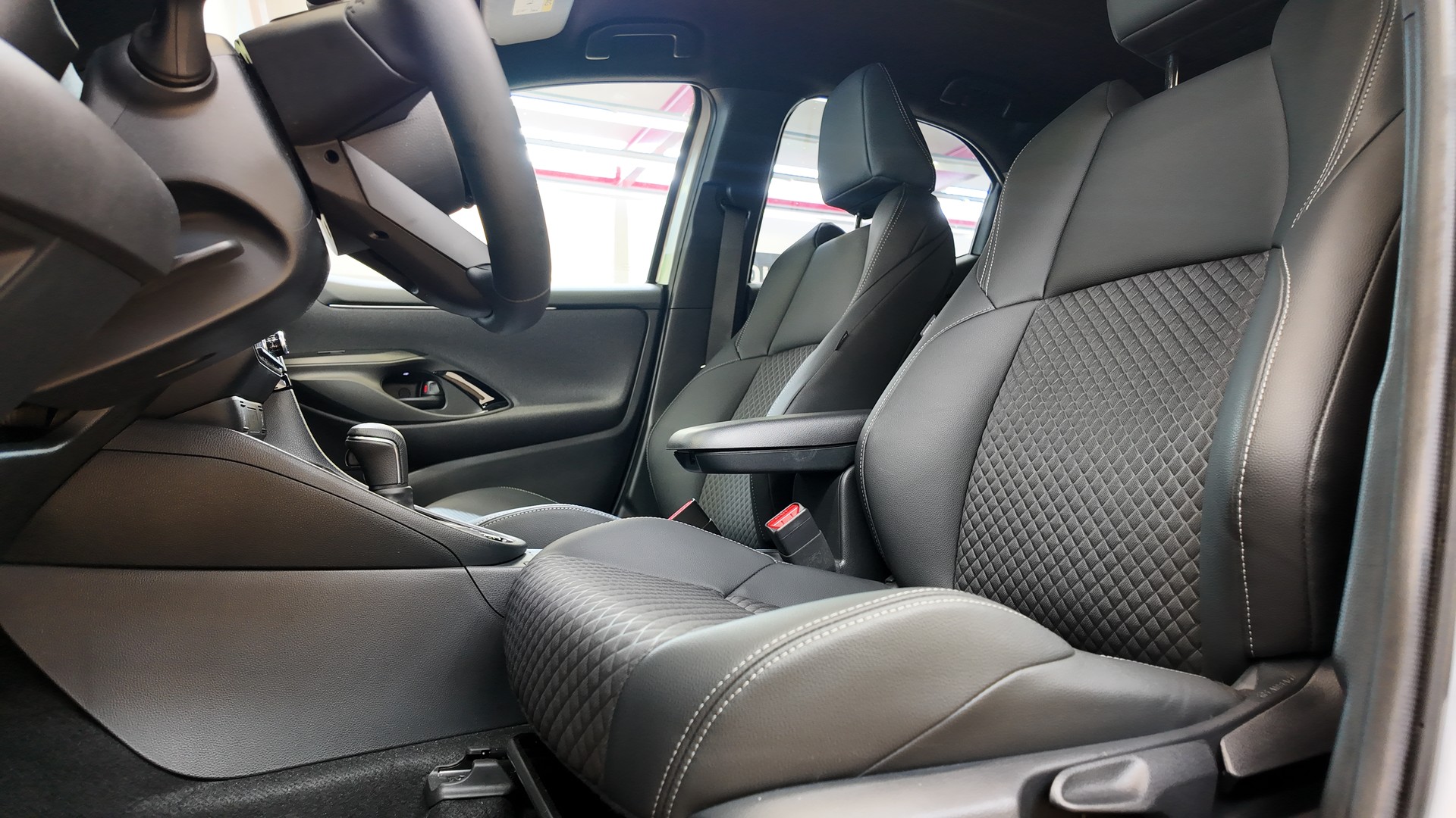 TOYOTA Yaris 1.5 Premium e-CVT-image-13