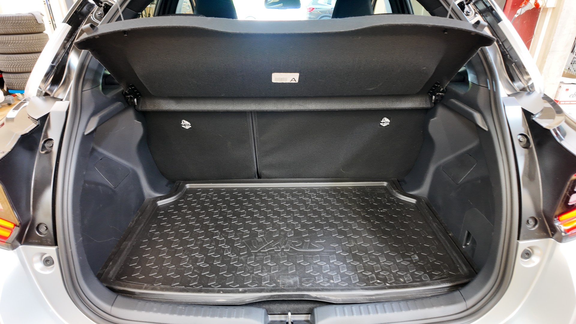 TOYOTA Yaris 1.5 Premium e-CVT-image-21