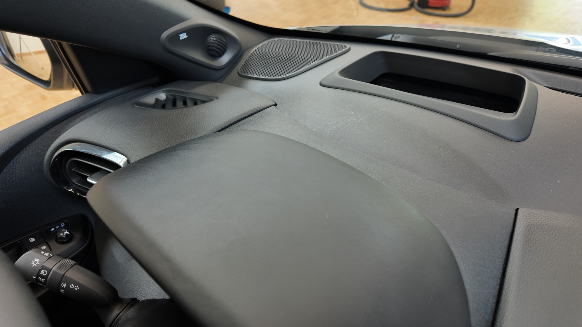 TOYOTA Yaris 1.5 Premium e-CVT-image-22