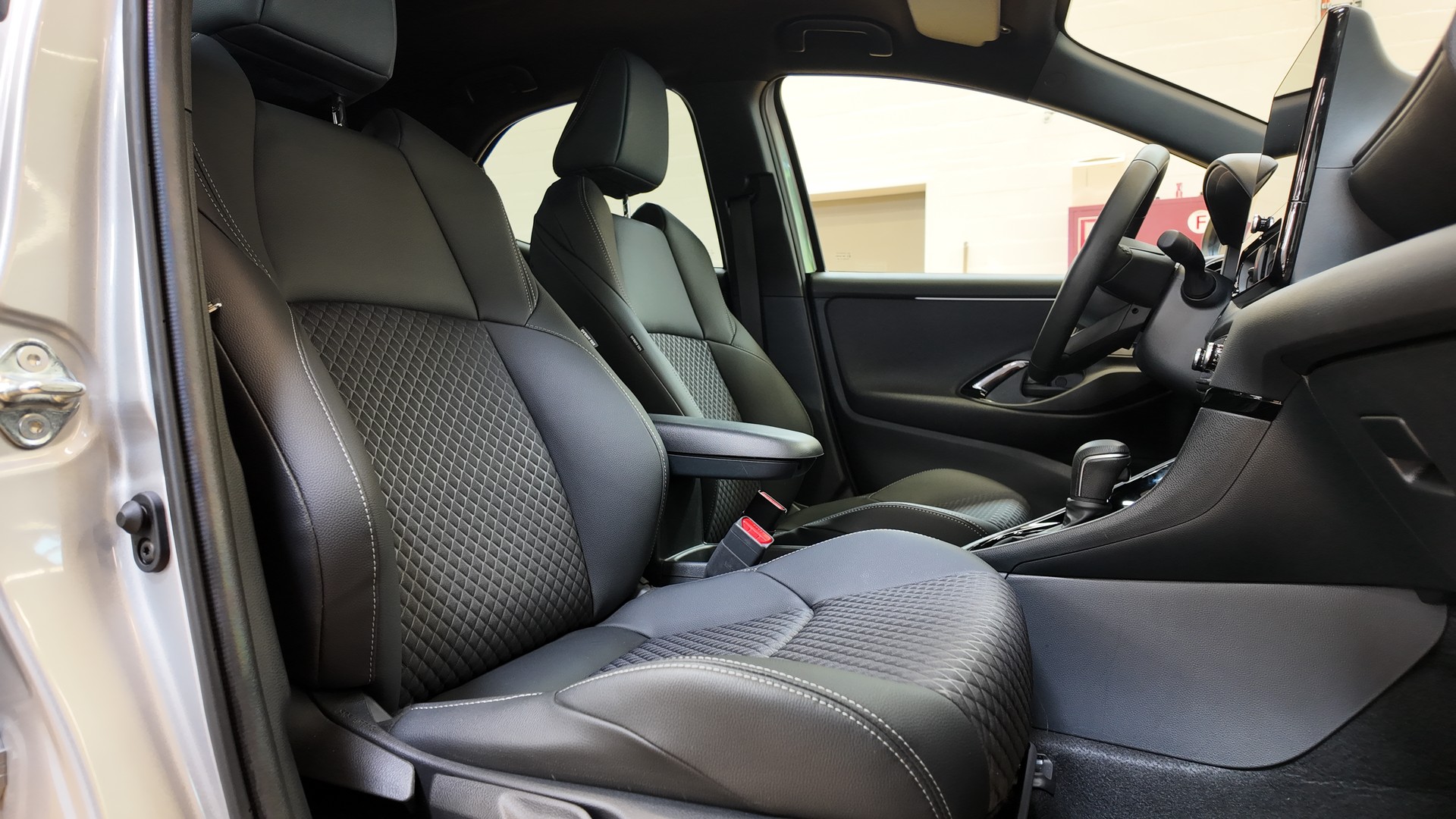 TOYOTA Yaris 1.5 Premium e-CVT-image-14