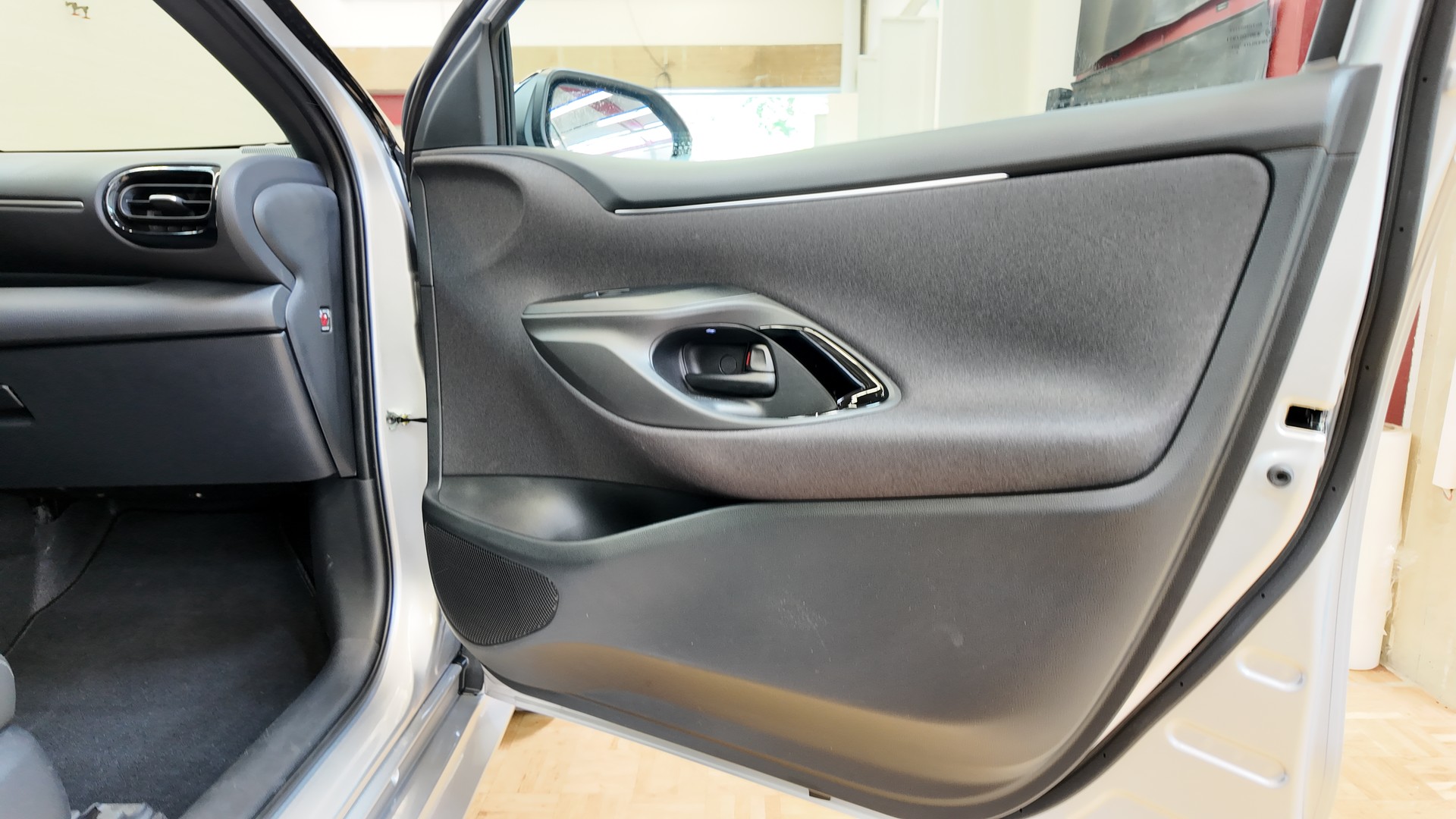 TOYOTA Yaris 1.5 Premium e-CVT-image-18