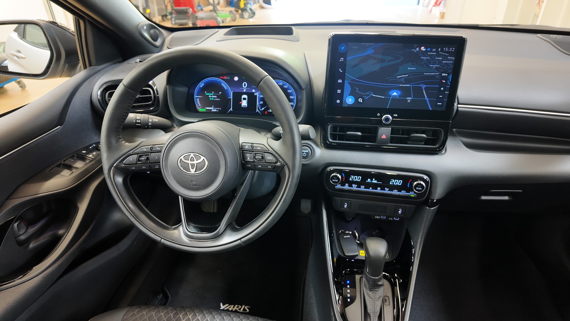TOYOTA Yaris 1.5 Premium e-CVT-image-9