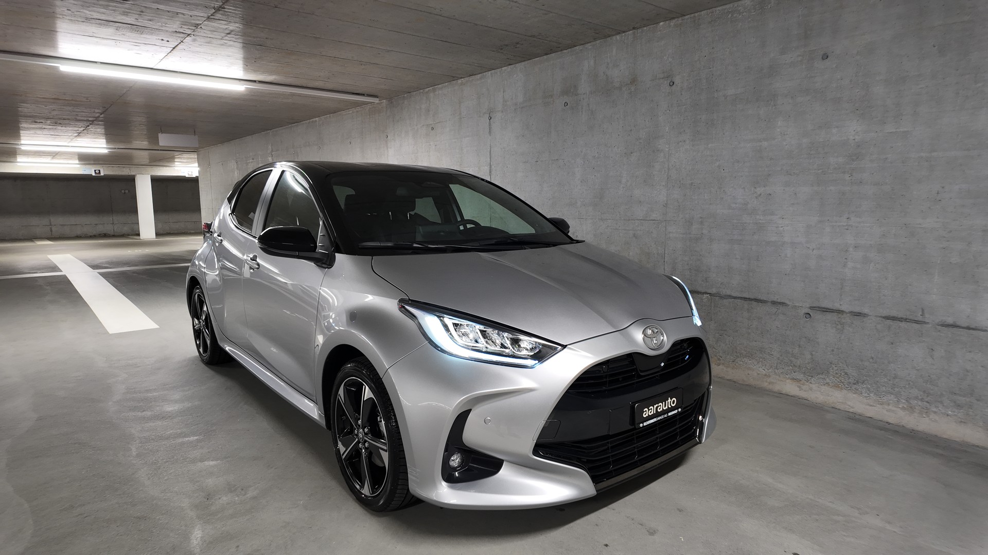 TOYOTA Yaris 1.5 Premium e-CVT-image-5