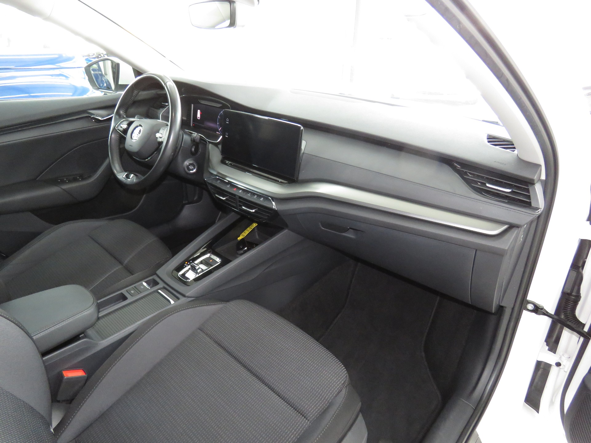 SKODA Octavia Combi 2.0 TDI DSG Ambition 4x4 (Automat, AHK 2.0 t)-image-12