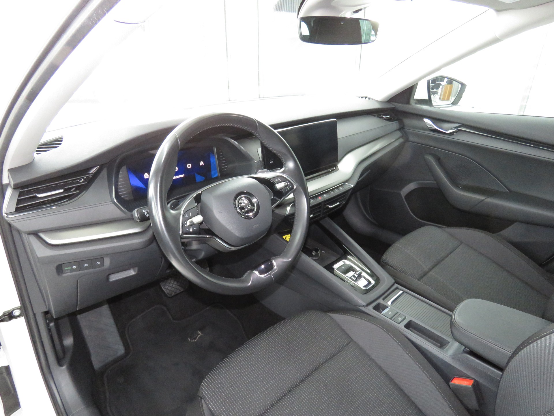 SKODA Octavia Combi 2.0 TDI DSG Ambition 4x4 (Automat, AHK 2.0 t)-image-7