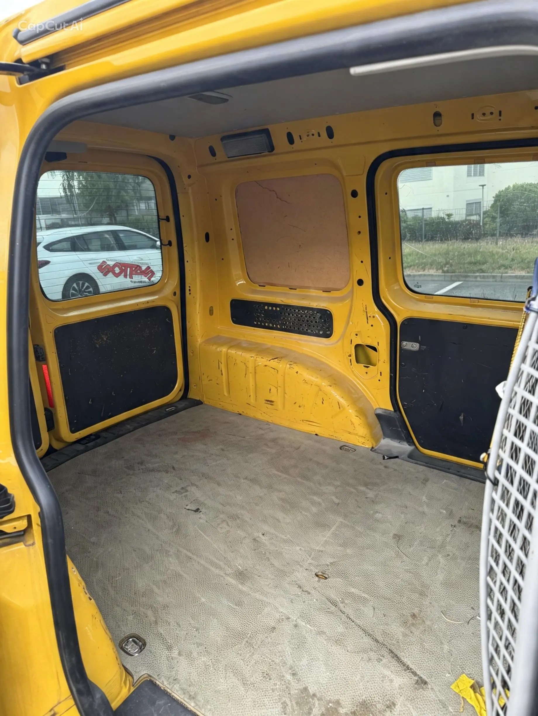 VW Caddy 2.0 TDI 4Motion Comfortline-image-5