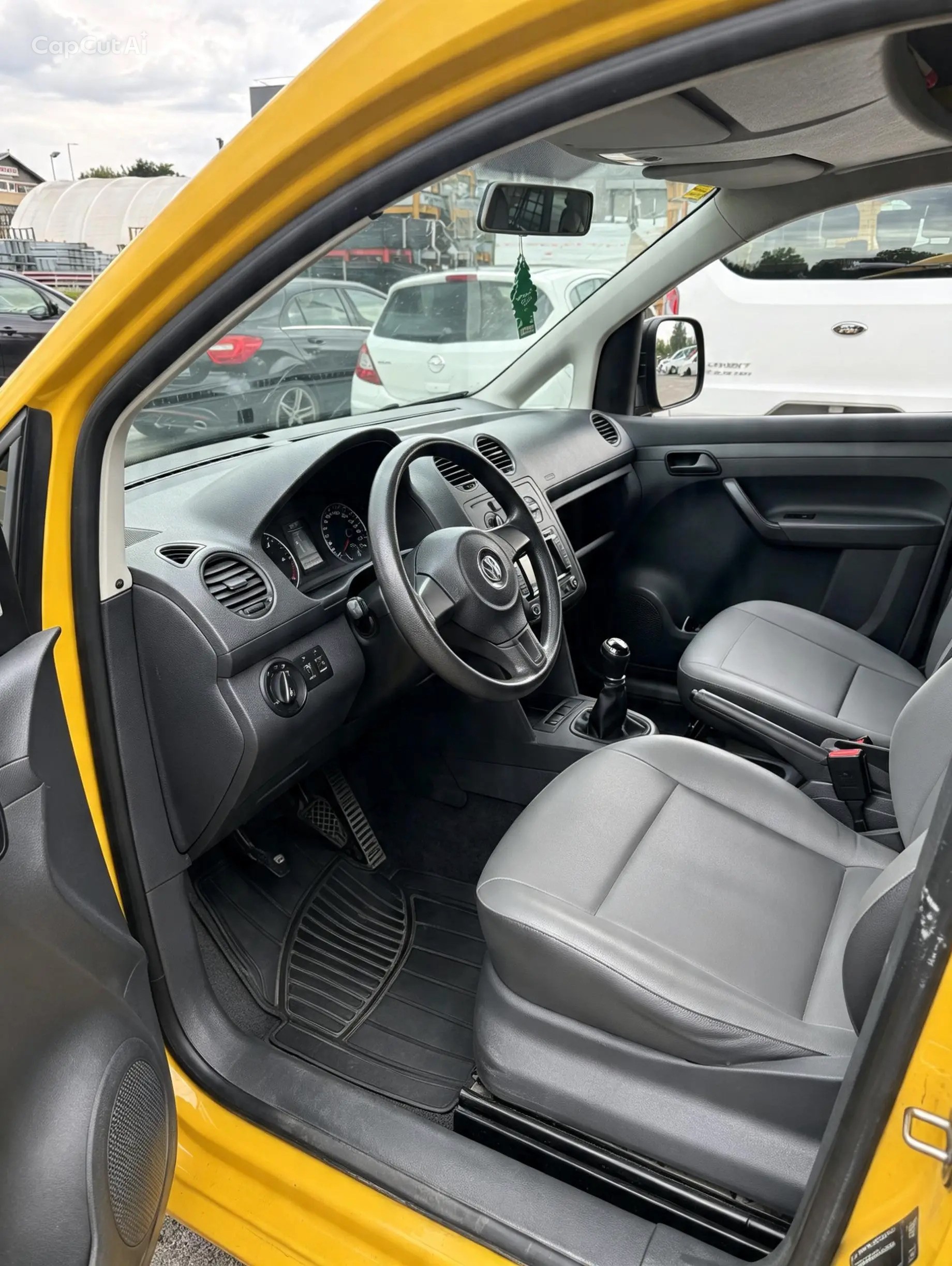 VW Caddy 2.0 TDI 4Motion - Expertise 2026 - Service à jour-image-4