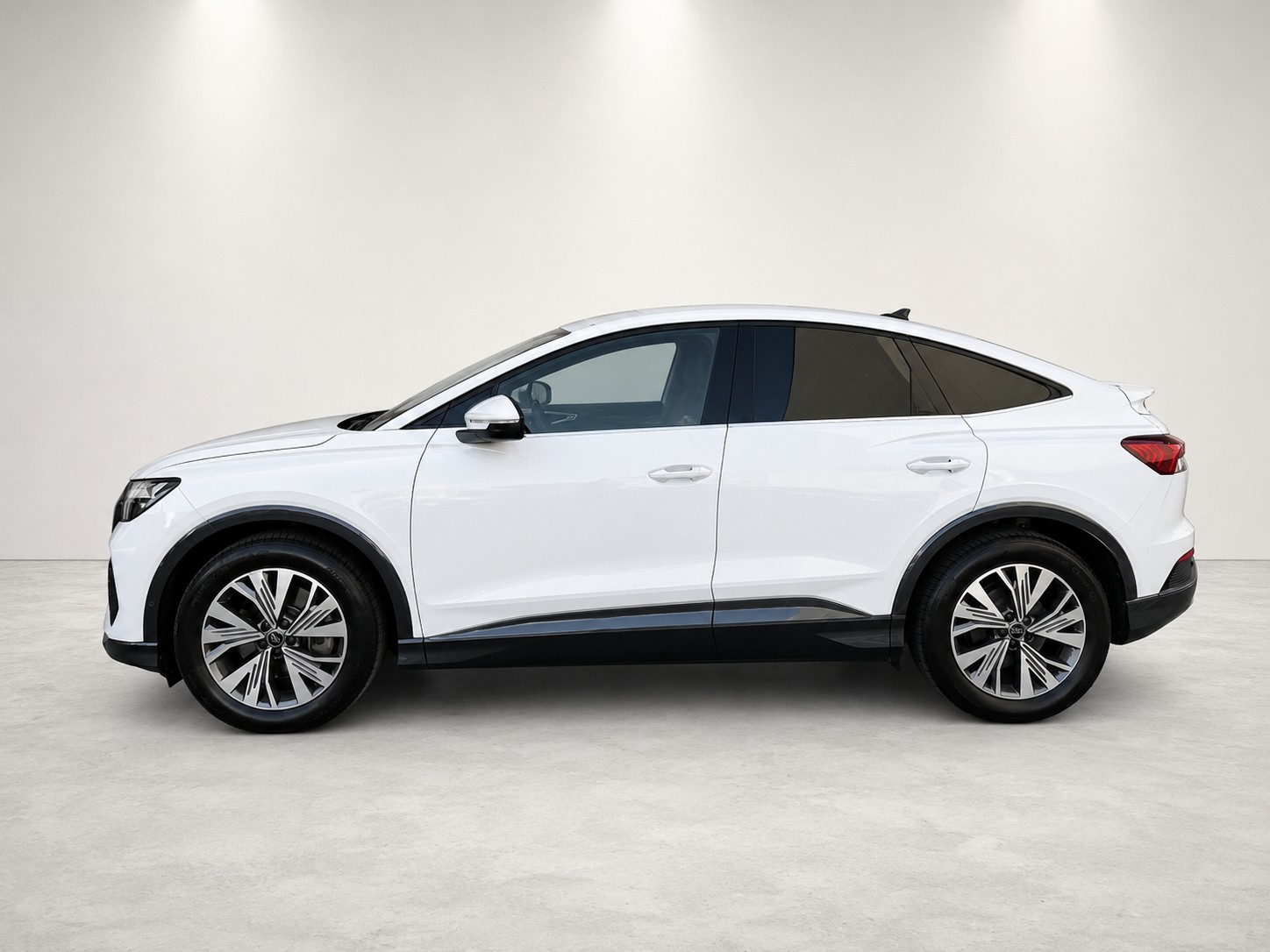 AUDI Q4 Sportback e-tron 50 quattro-image-2