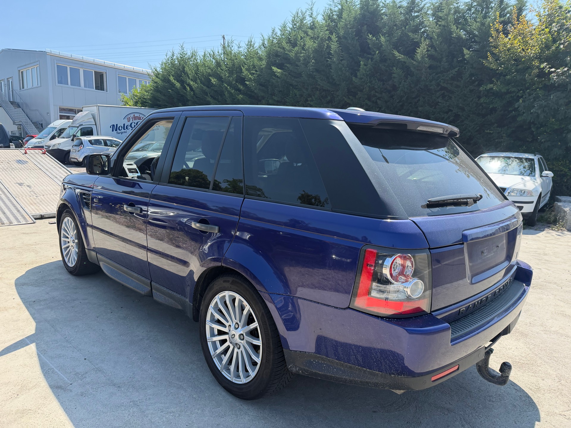 LAND ROVER Range Rover Sport 3.0 TDV6 HSE Automatic-image-4