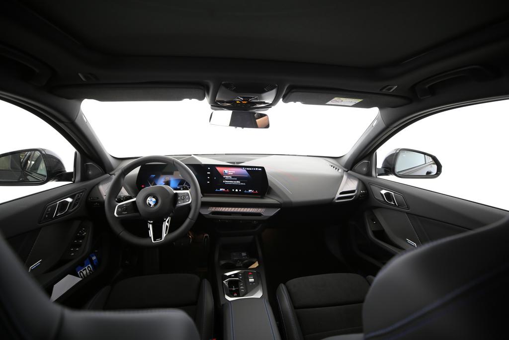 BMW 120i-image-15