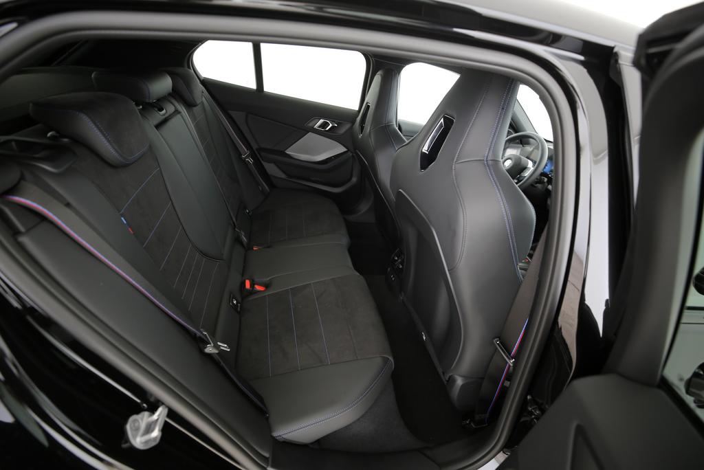 BMW 120i-image-16