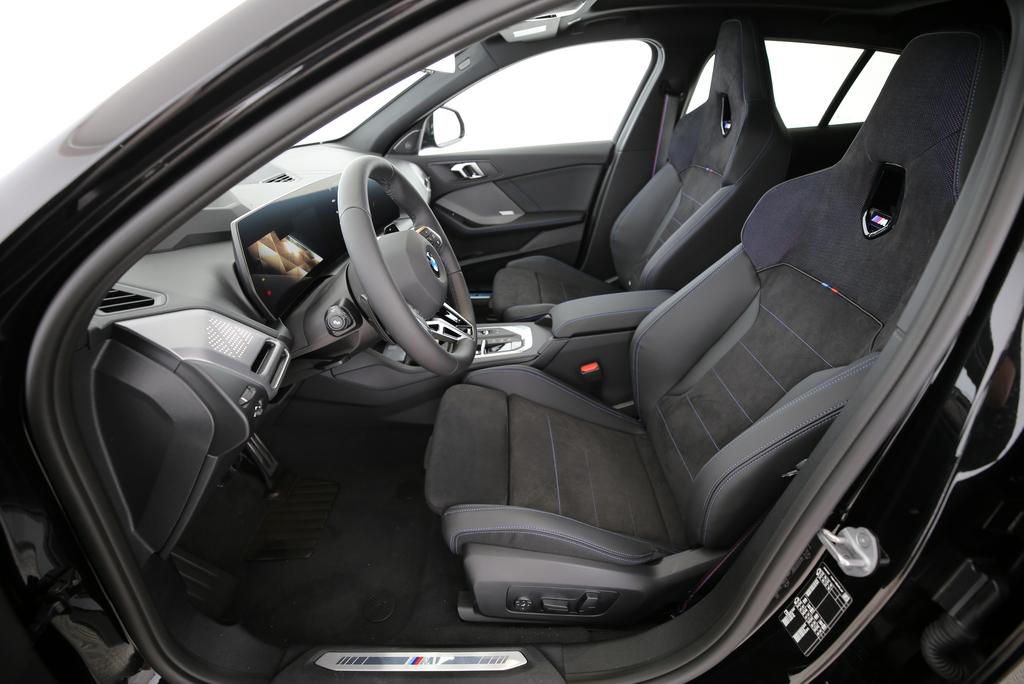 BMW 120i-image-14
