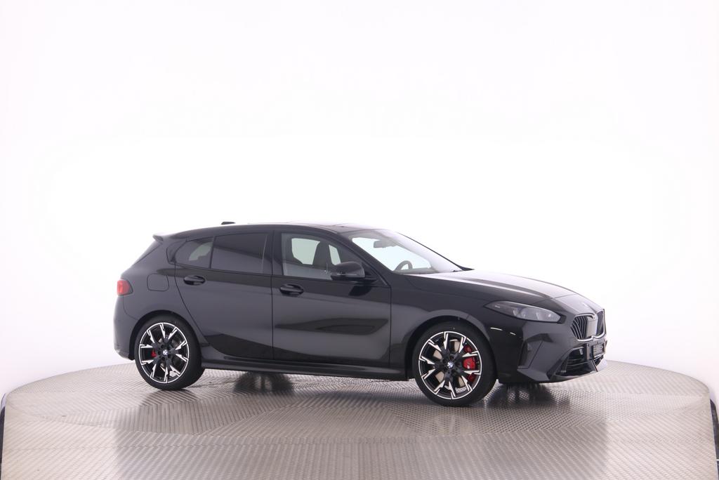 BMW 120i-image-8