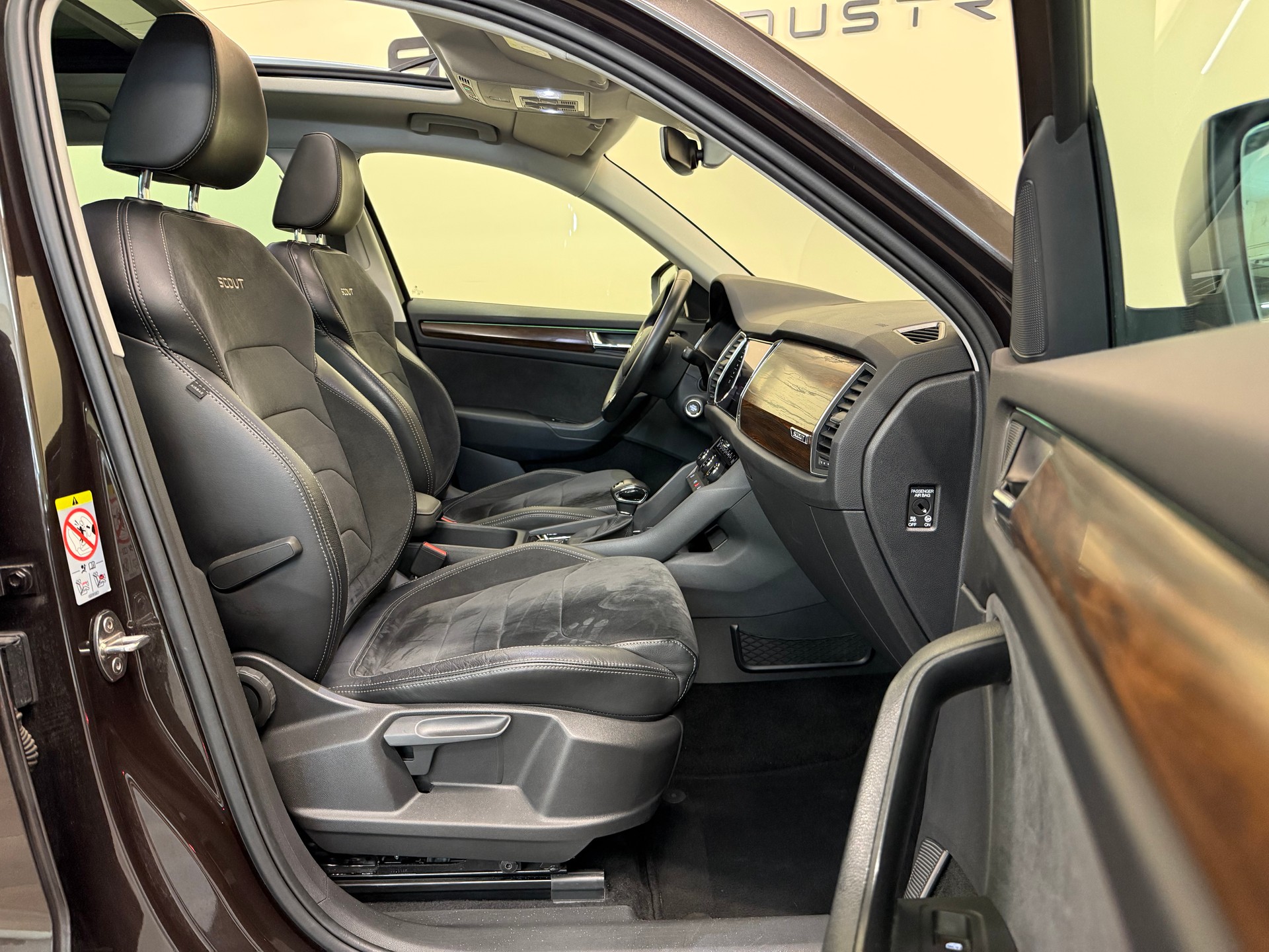 SKODA Kodiaq 2.0 TSI Scout DSG 4x4-image-25