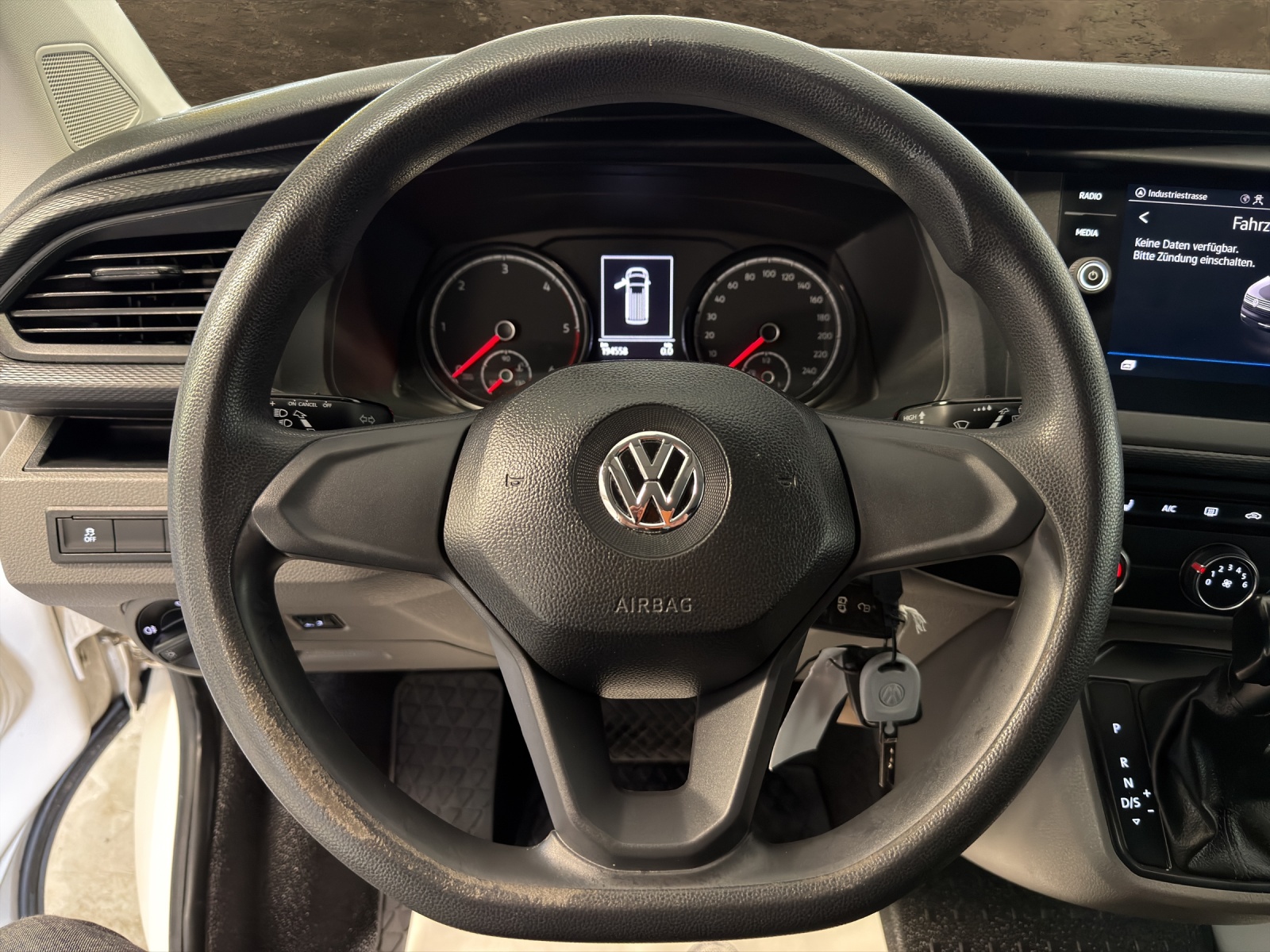 VW T6.1 2.0 TDI 4Motion DSG-image-3