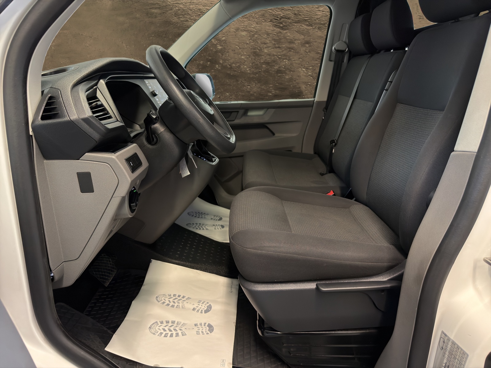 VW T6.1 2.0 TDI 4Motion DSG-image-8