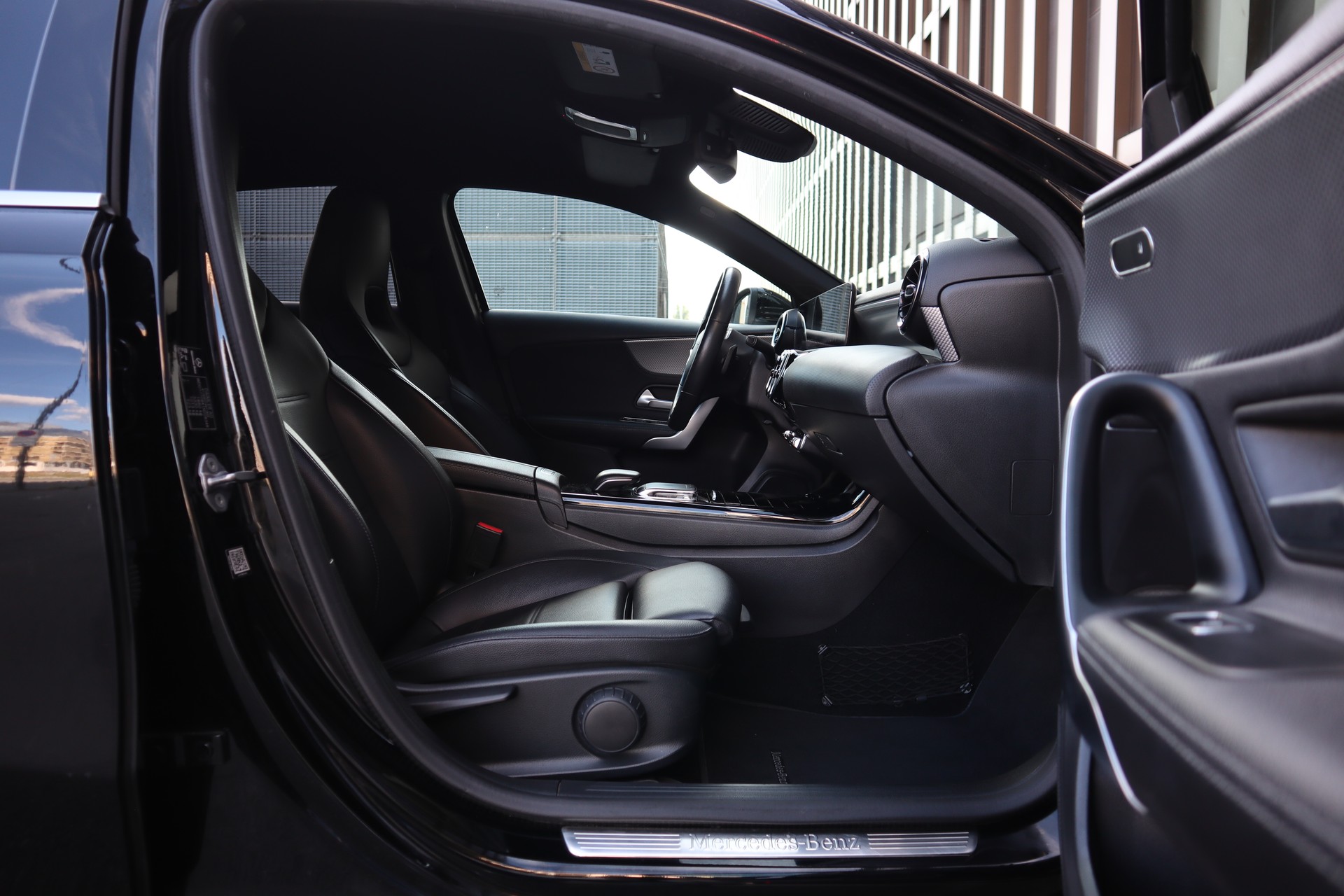 MERCEDES-BENZ A 180 Progressive 7G-DCT-image-9