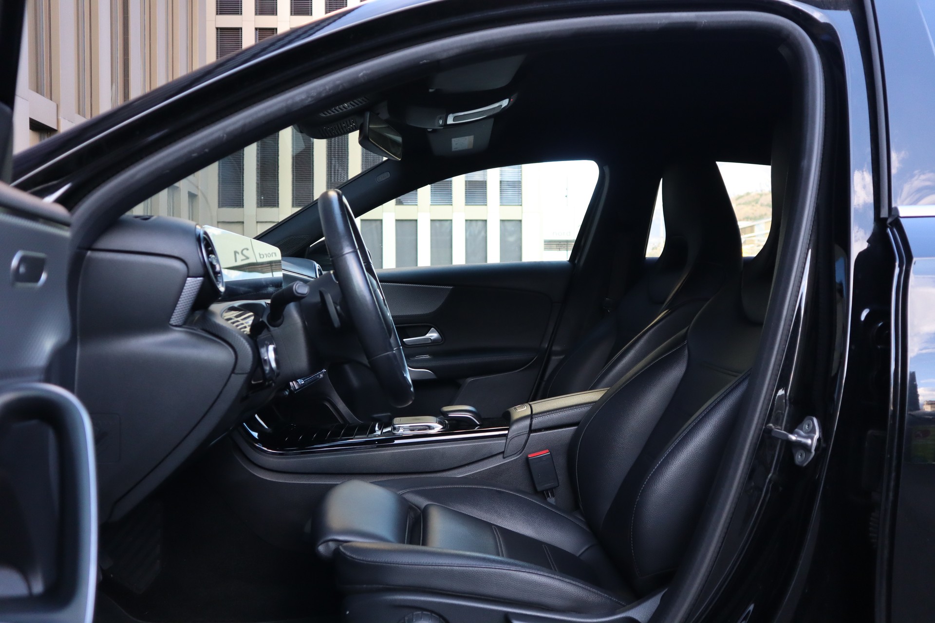 MERCEDES-BENZ A 180 Progressive 7G-DCT-image-7