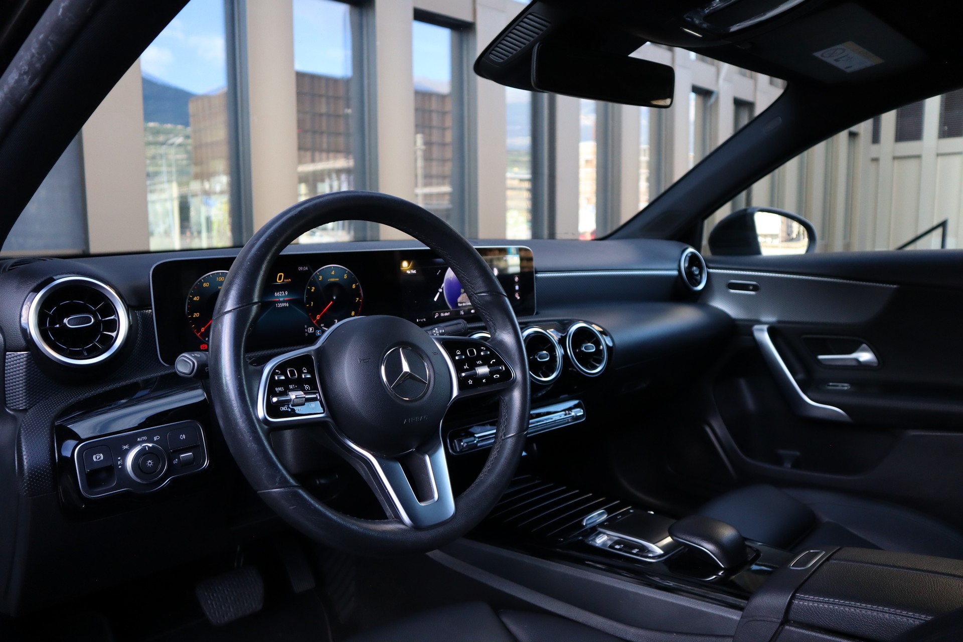 MERCEDES-BENZ A 180 Progressive 7G-DCT-image-8