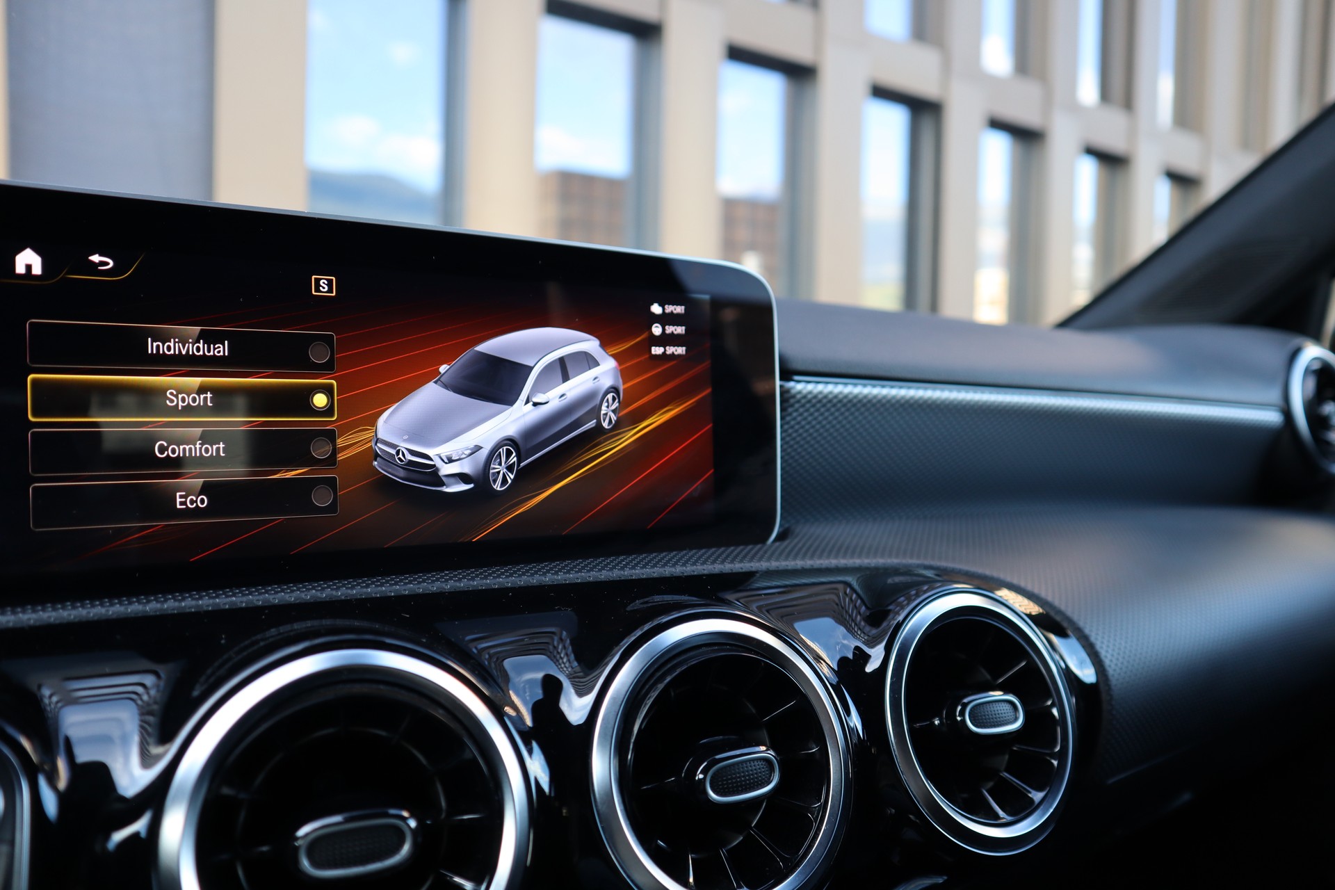 MERCEDES-BENZ A 180 Progressive 7G-DCT-image-15