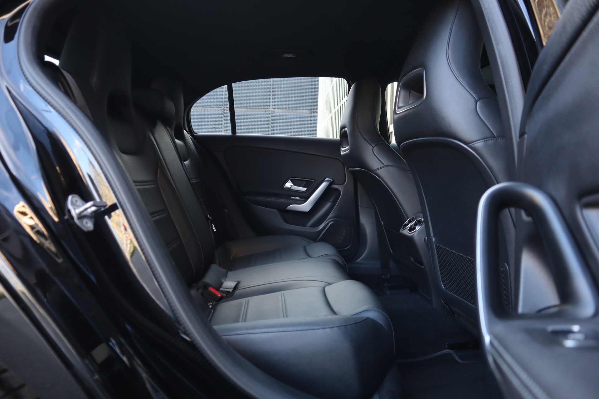 MERCEDES-BENZ A 180 Progressive 7G-DCT-image-12