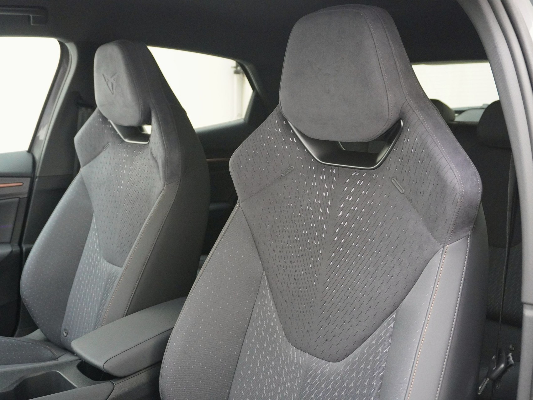 CUPRA Raval 52 kWh Dynamic Plus-image-12