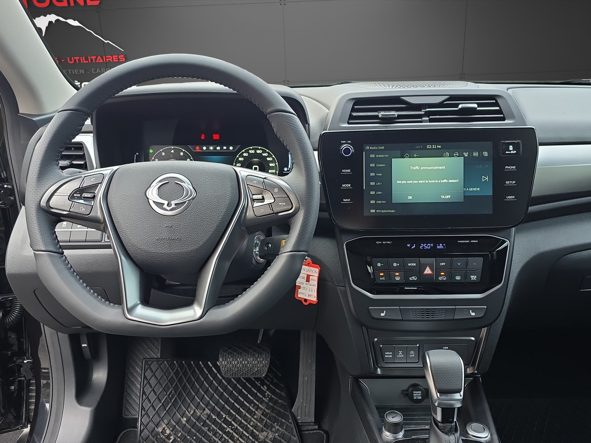 KGM-SsangYong Tivoli 1.5 T GDI Steel 4WD Automat-image-16