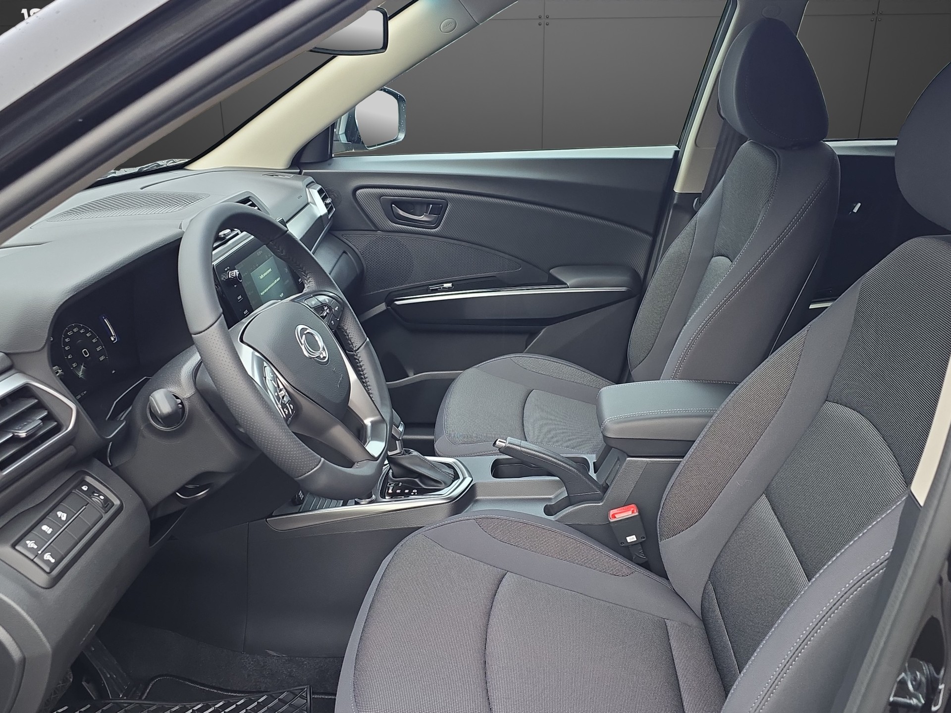 KGM-SsangYong Tivoli 1.5 T GDI Steel 4WD Automat-image-23