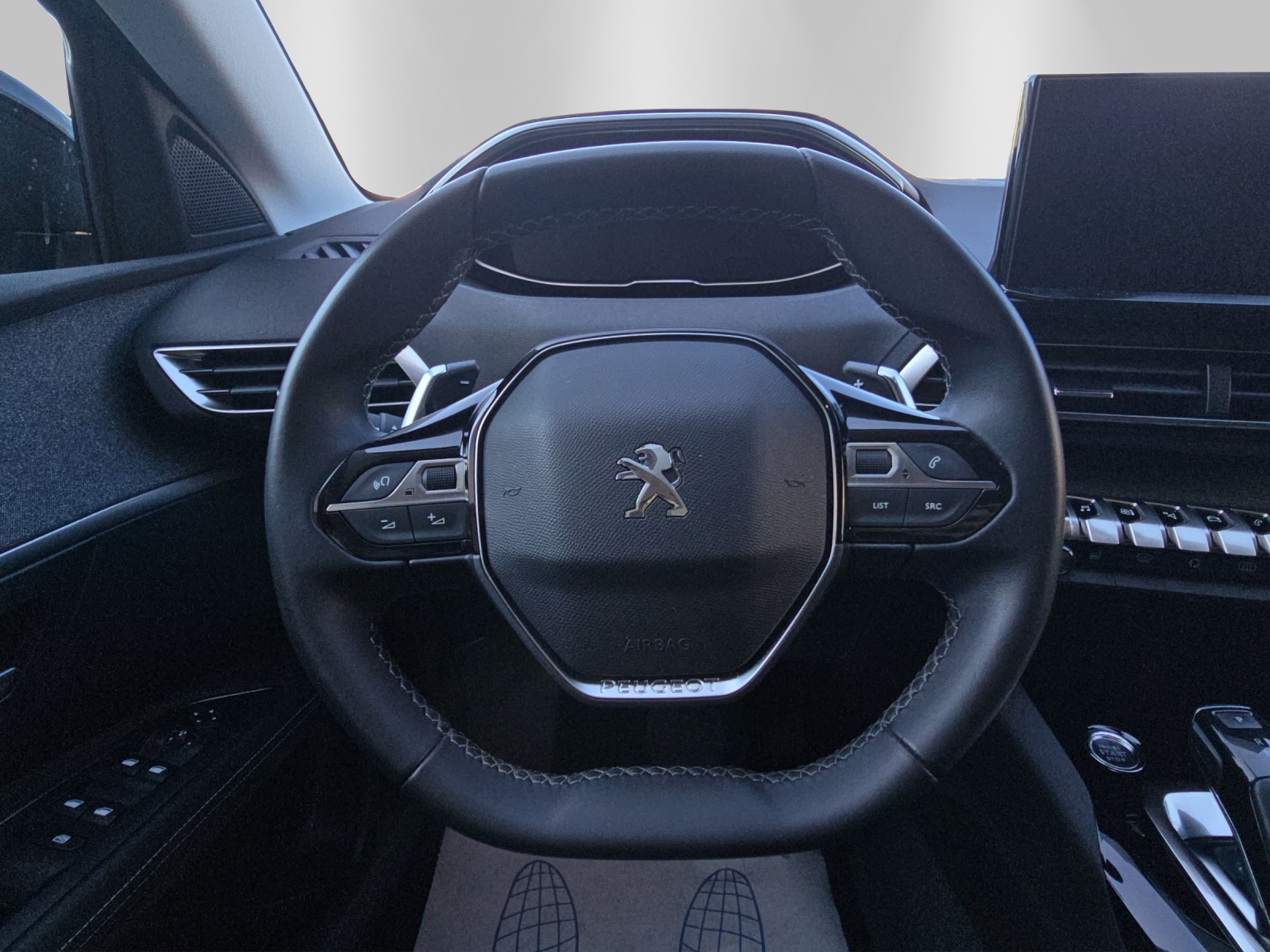 PEUGEOT 3008 1.2 Allure Pack-image-11