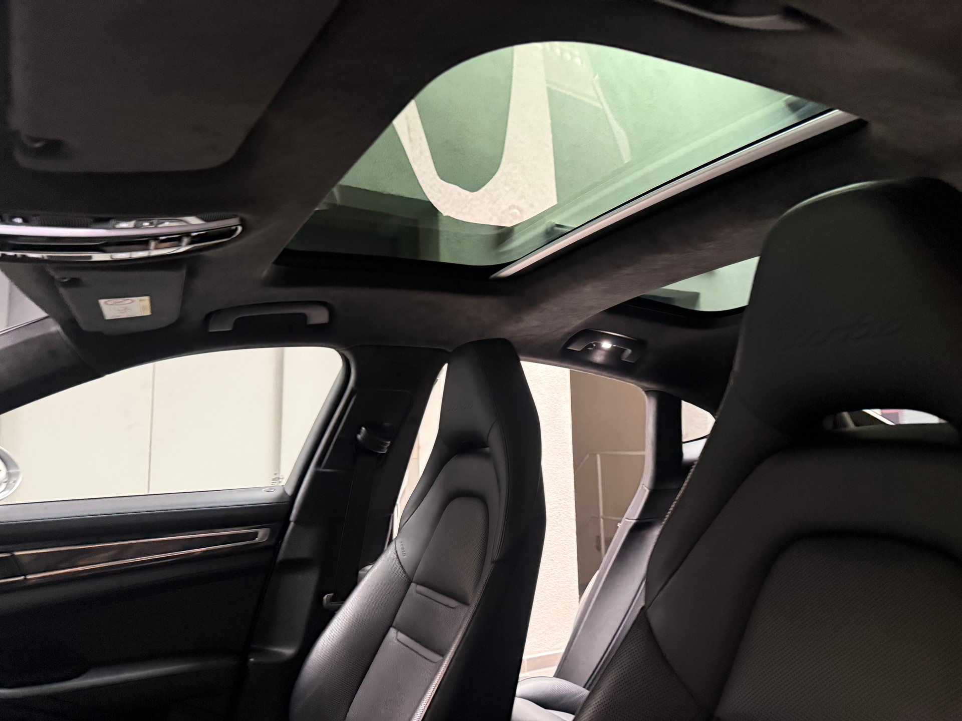 PORSCHE Panamera Turbo PDK-image-18
