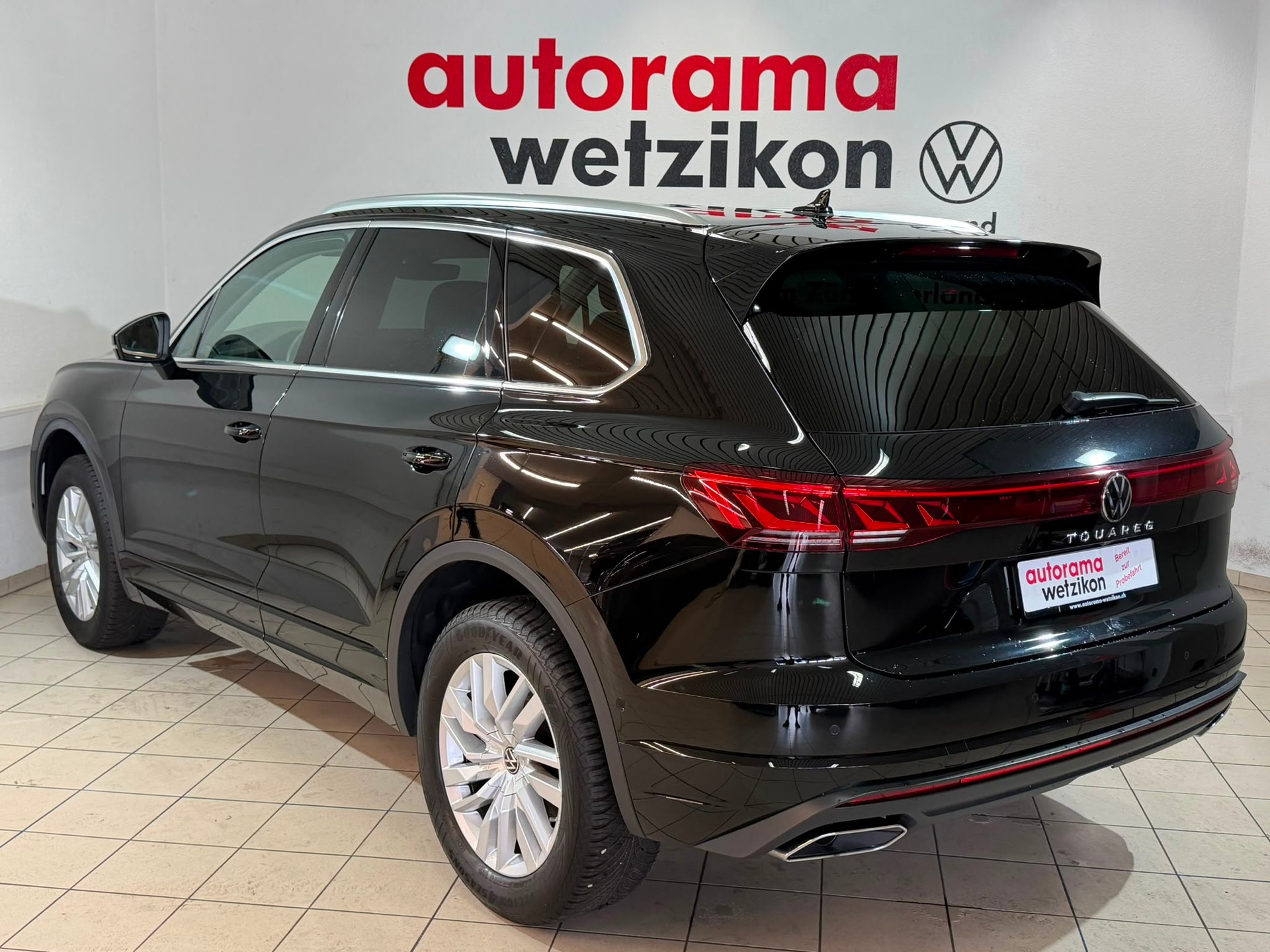 VW Touareg 3.0 TDI Elegance Tiptronic-image-2