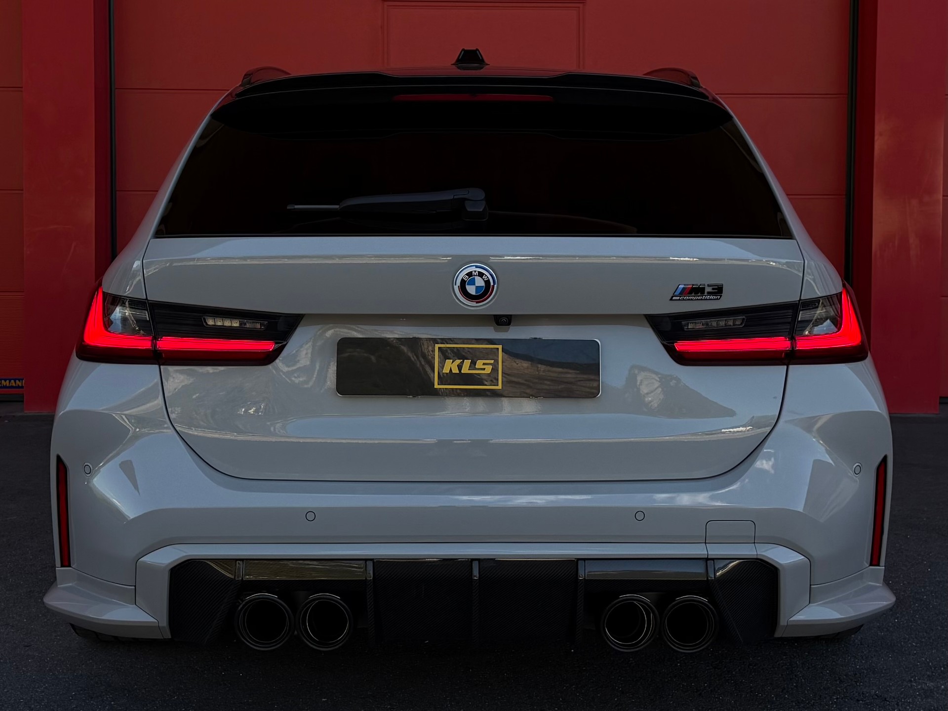 BMW M3 Touring xDrive Competition M *Individual Kreide Color* *Pack Carbon**-image-4