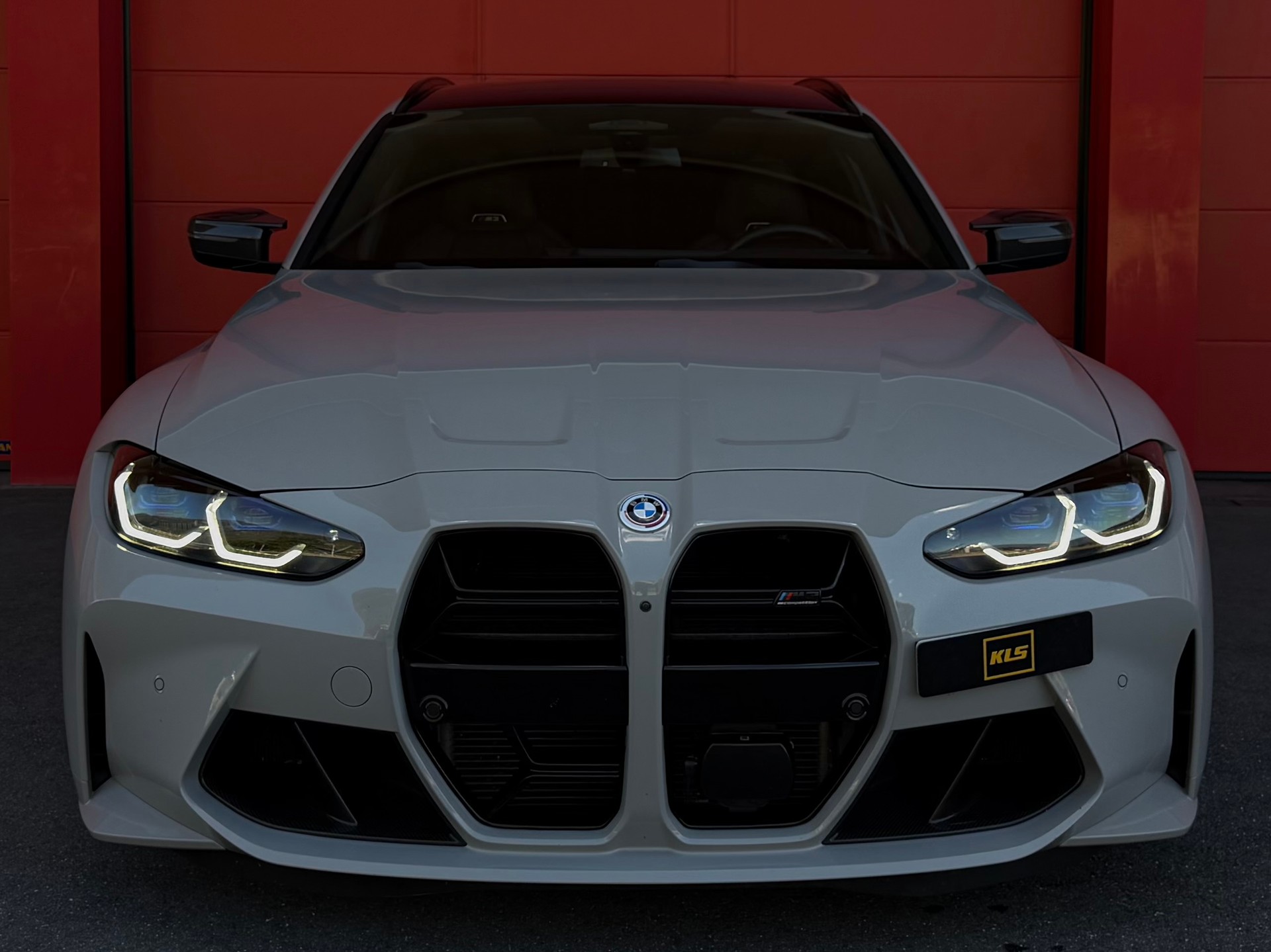 BMW M3 Touring xDrive Competition M *Individual Kreide Color* *Pack Carbon**-image-1
