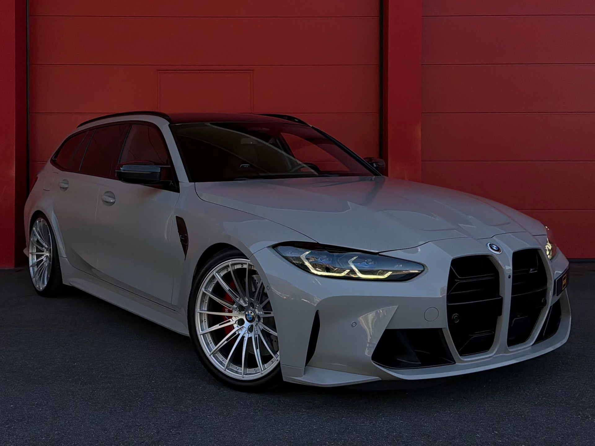 BMW M3 Touring xDrive Competition M *Individual Kreide Color* *Pack Carbon**-image-0