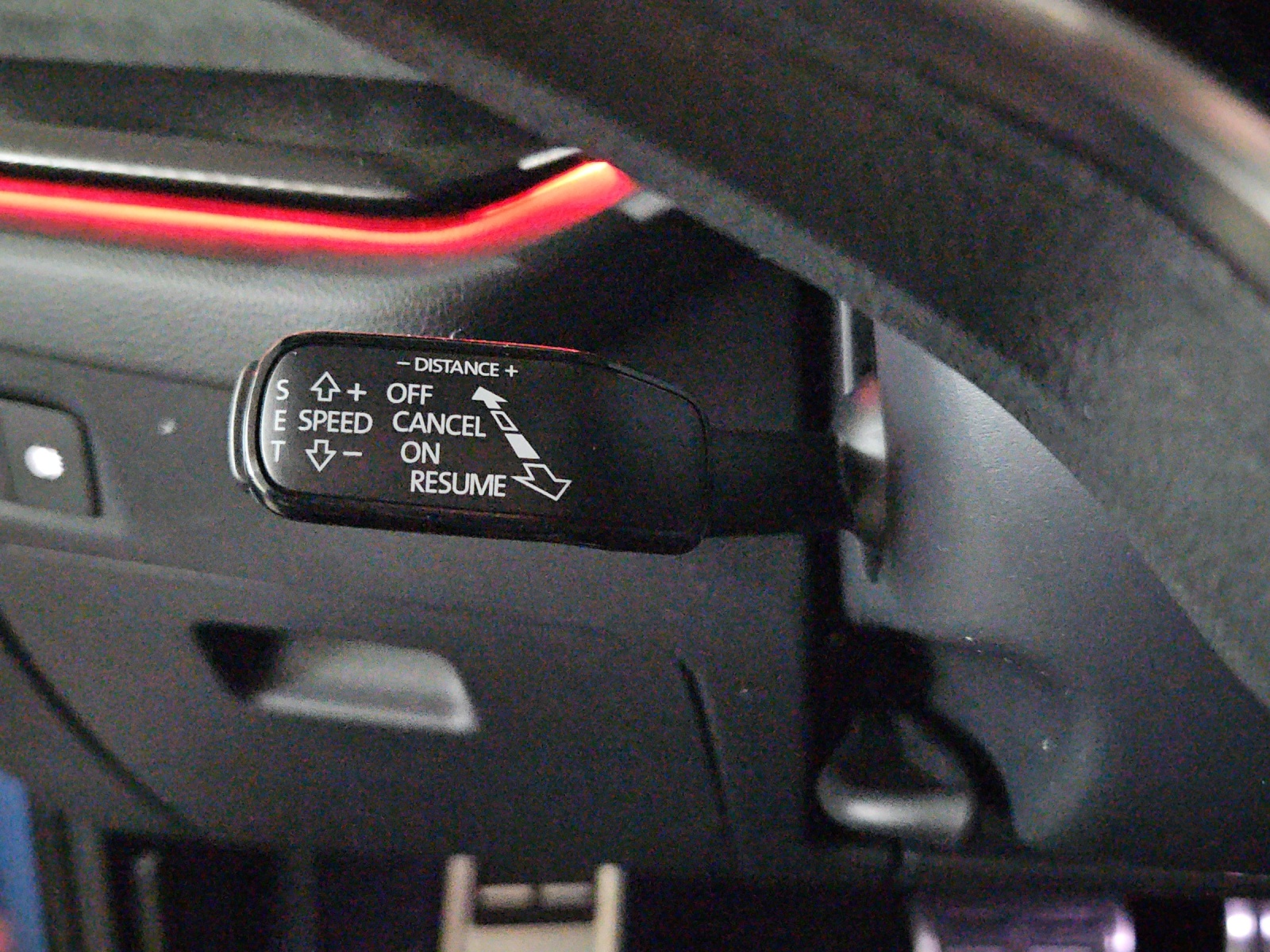 SKODA Octavia Combi 2.0 TSI DSG RS 30 Years Edition-image-12