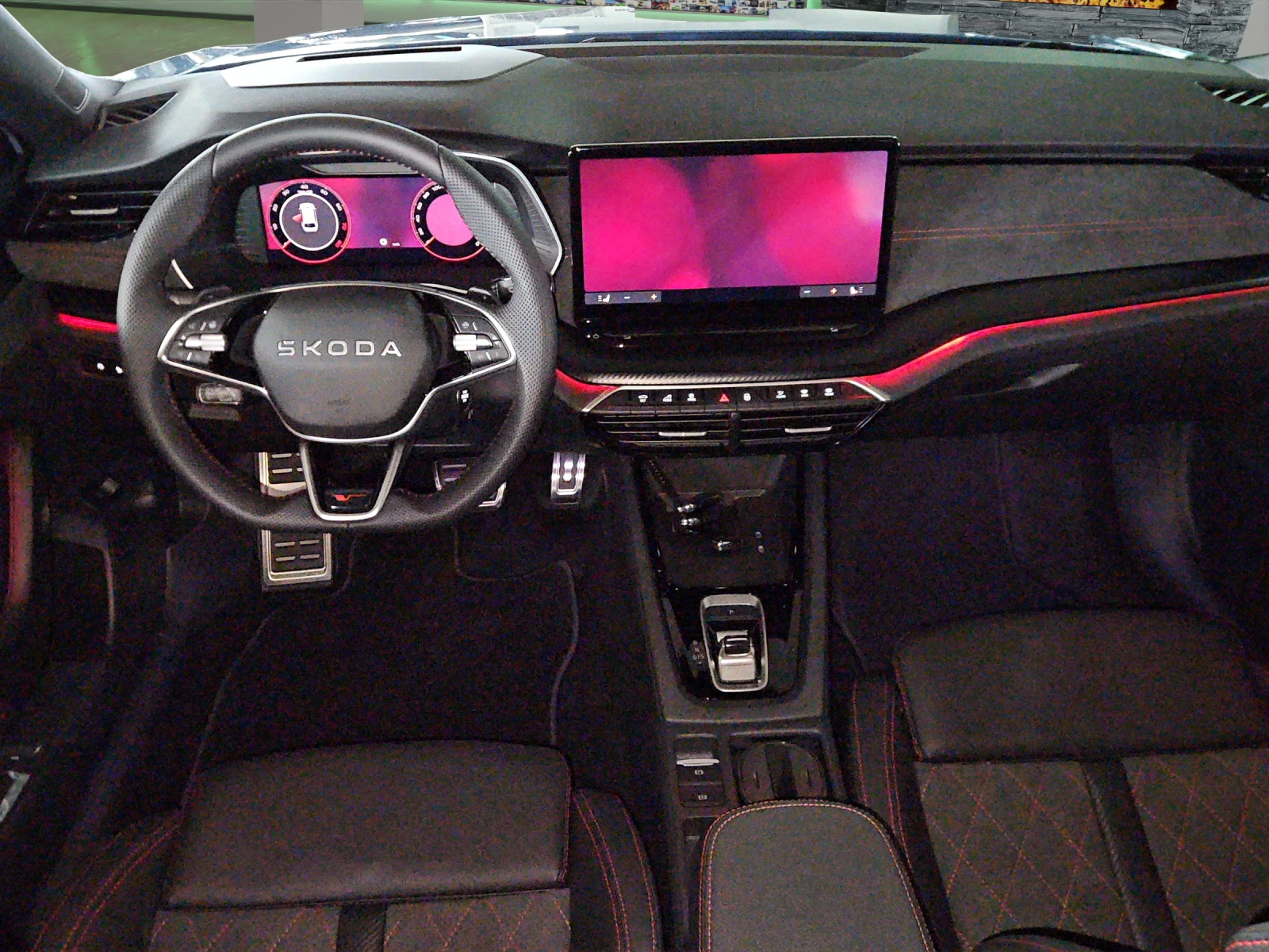 SKODA Octavia Combi 2.0 TSI DSG RS 30 Years Edition-image-7