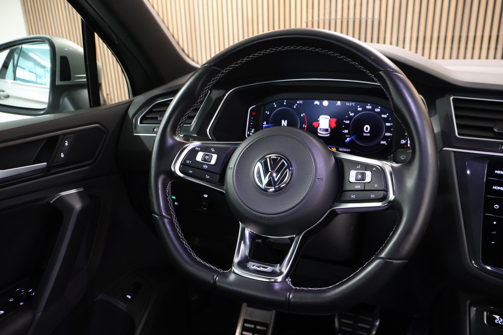 VW Tiguan 2.0TSI R-Line 4Motion DSG-image-1