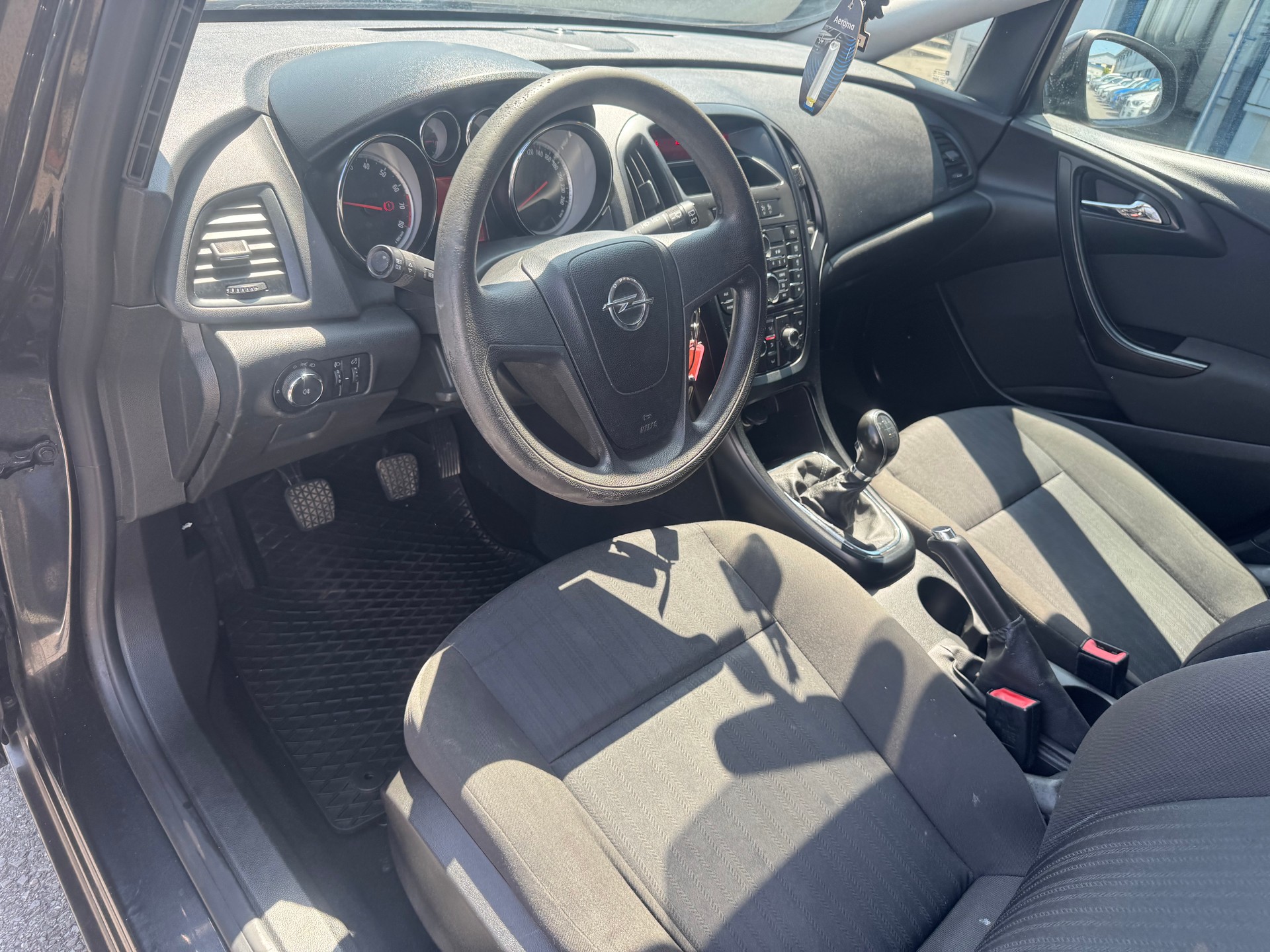 OPEL Astra SportsTourer 1.4i 16V Turbo-image-12