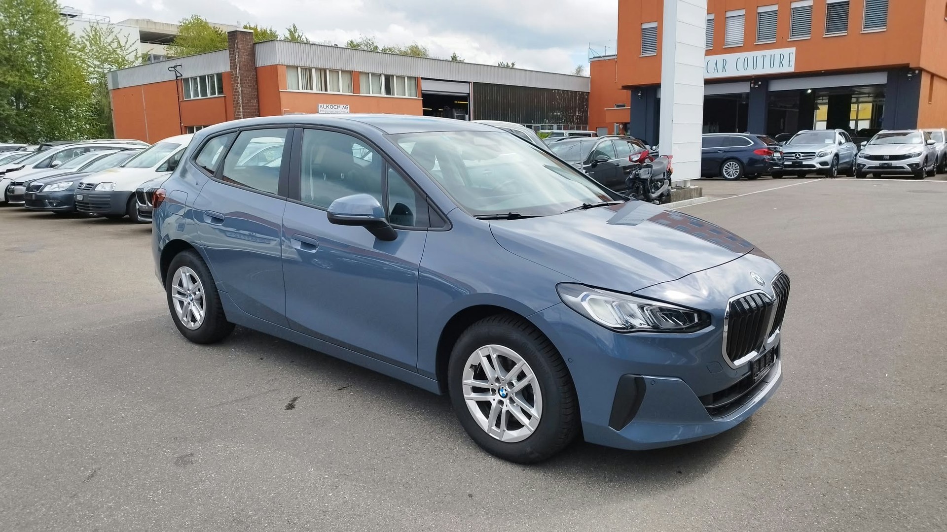 BMW 218i Active TourerSteptronic DCT-image-2
