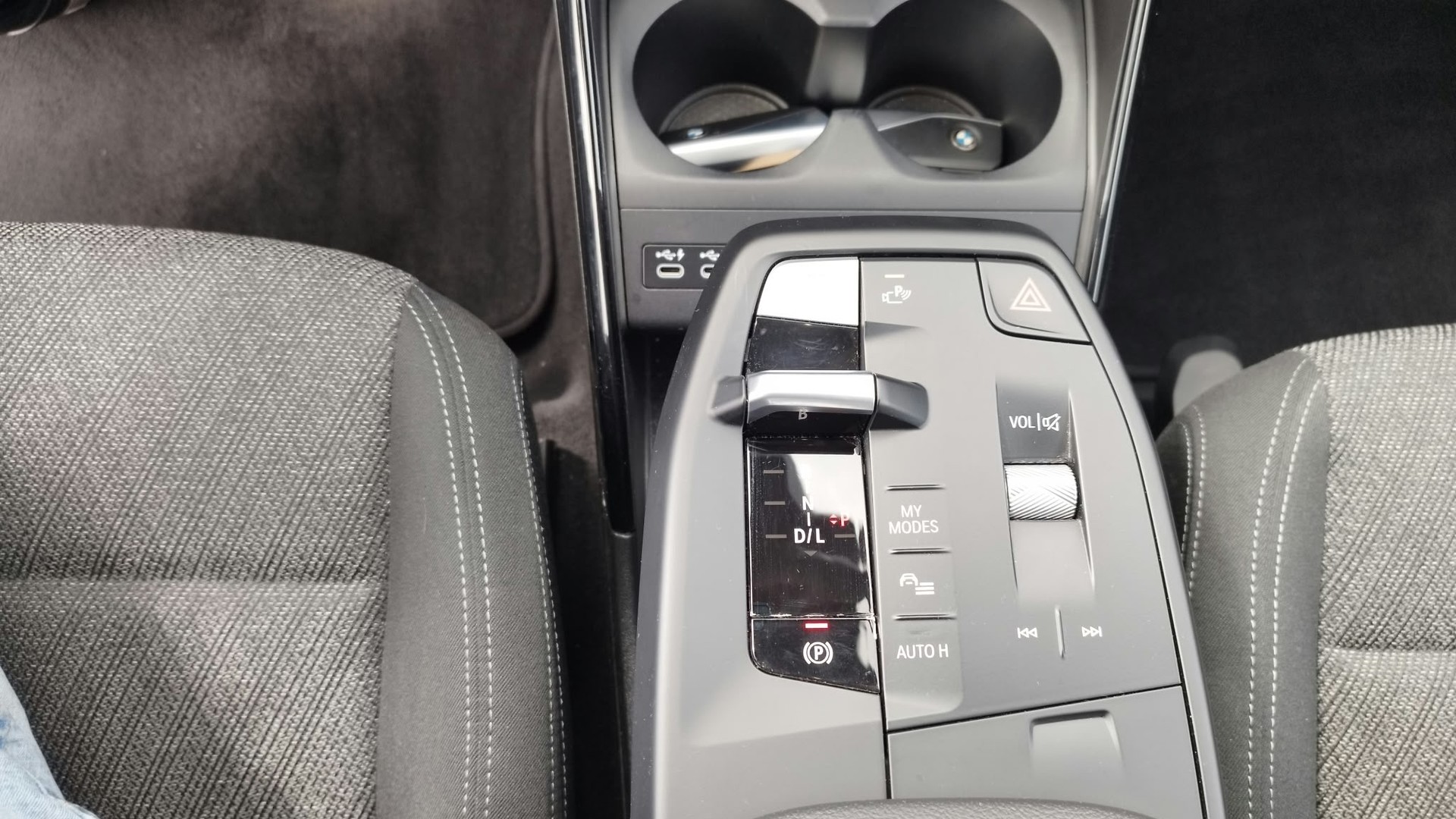 BMW 218i Active TourerSteptronic DCT-image-13