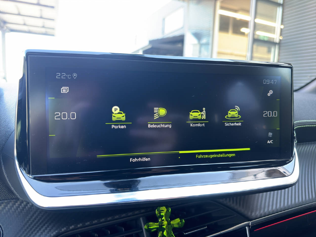 PEUGEOT 208 1.2 PureTech 130 GT Line-image-9