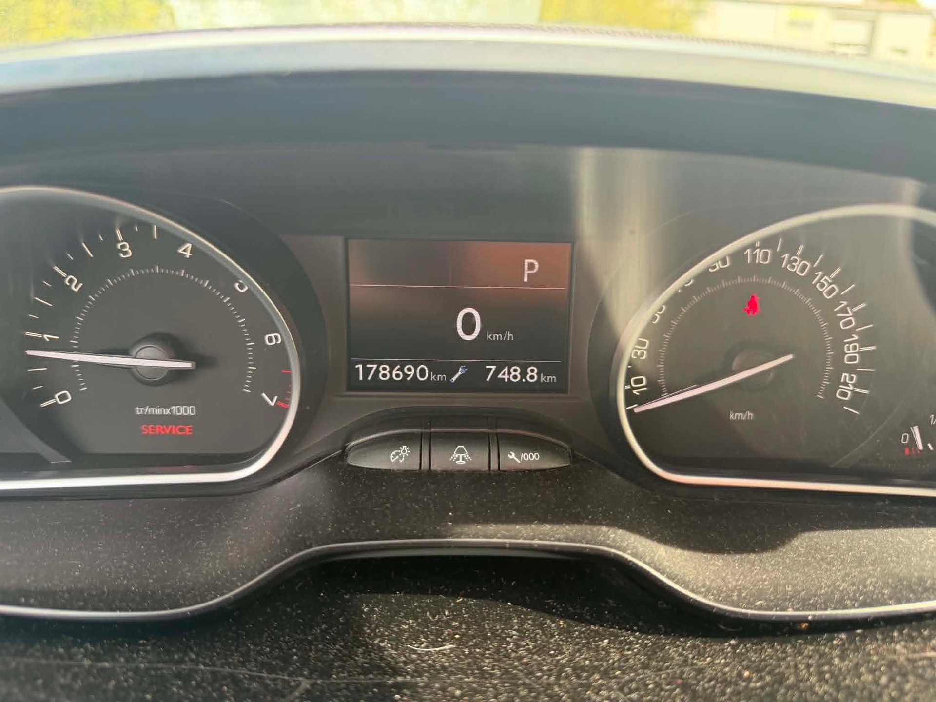 PEUGEOT 208 1.6 VTI Allure Automatik-image-11